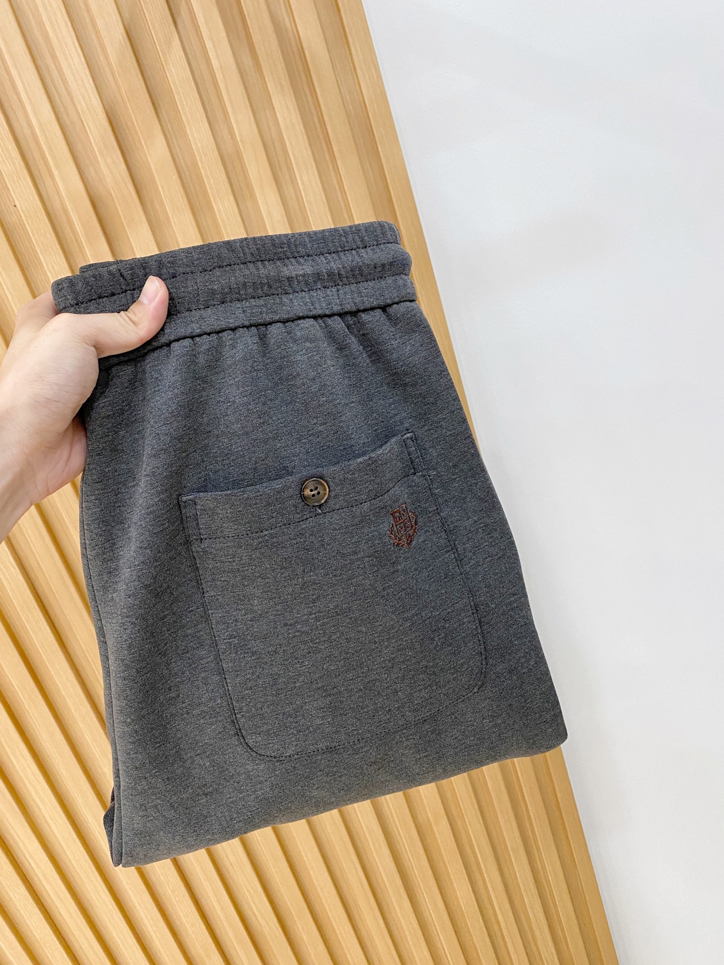 新品 PLoro Piana【新品】秋冬26ss休闲裤金典再次出现,原单订制高品质时尚休闲裤。超级百搭款。独家定制面料, 新品 PLoro Piana【新品】秋冬26ss休闲裤金典再次出现,原单订制高品质时尚休闲裤。超级百搭款。独家定制面料,