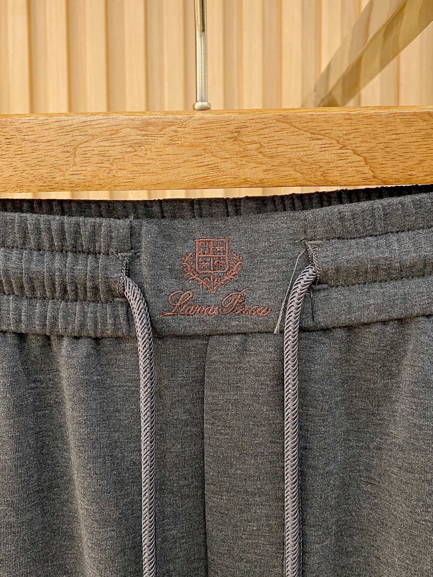 新品 PLoro Piana【新品】秋冬26ss休闲裤金典再次出现,原单订制高品质时尚休闲裤。超级百搭款。独家定制面料, 新品 PLoro Piana【新品】秋冬26ss休闲裤金典再次出现,原单订制高品质时尚休闲裤。超级百搭款。独家定制面料,