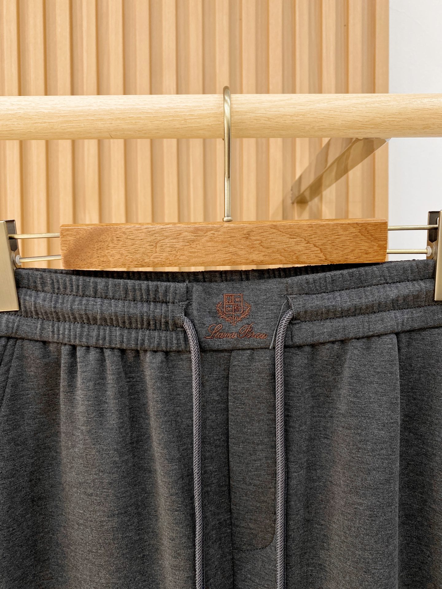 新品 PLoro Piana【新品】秋冬26ss休闲裤金典再次出现,原单订制高品质时尚休闲裤。超级百搭款。独家定制面料, 新品 PLoro Piana【新品】秋冬26ss休闲裤金典再次出现,原单订制高品质时尚休闲裤。超级百搭款。独家定制面料,