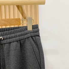 新品 P罗意威【新品】秋冬26ss休闲裤金典再次出现,原单订制高品质时尚休闲裤。超级百搭款。独家定制面料,挺阔有型,贴身 新品 P罗意威【新品】秋冬26ss休闲裤金典再次出现,原单订制高品质时尚休闲裤。超级百搭款。独家定制面料,挺阔有型,贴身