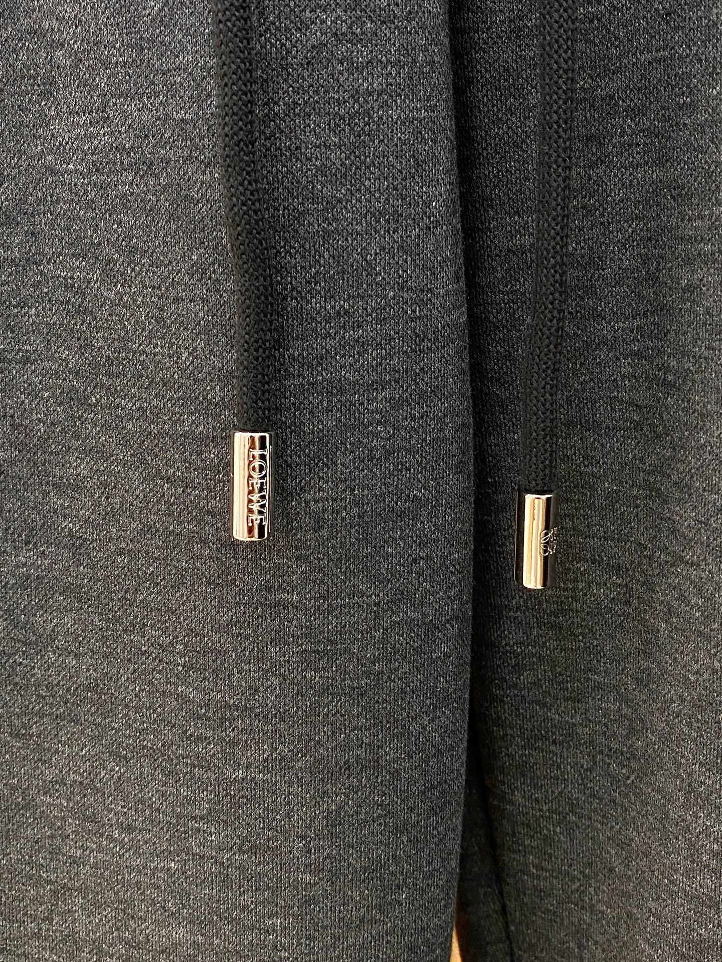 新品 P罗意威【新品】秋冬26ss休闲裤金典再次出现,原单订制高品质时尚休闲裤。超级百搭款。独家定制面料,挺阔有型,贴身 新品 P罗意威【新品】秋冬26ss休闲裤金典再次出现,原单订制高品质时尚休闲裤。超级百搭款。独家定制面料,挺阔有型,贴身