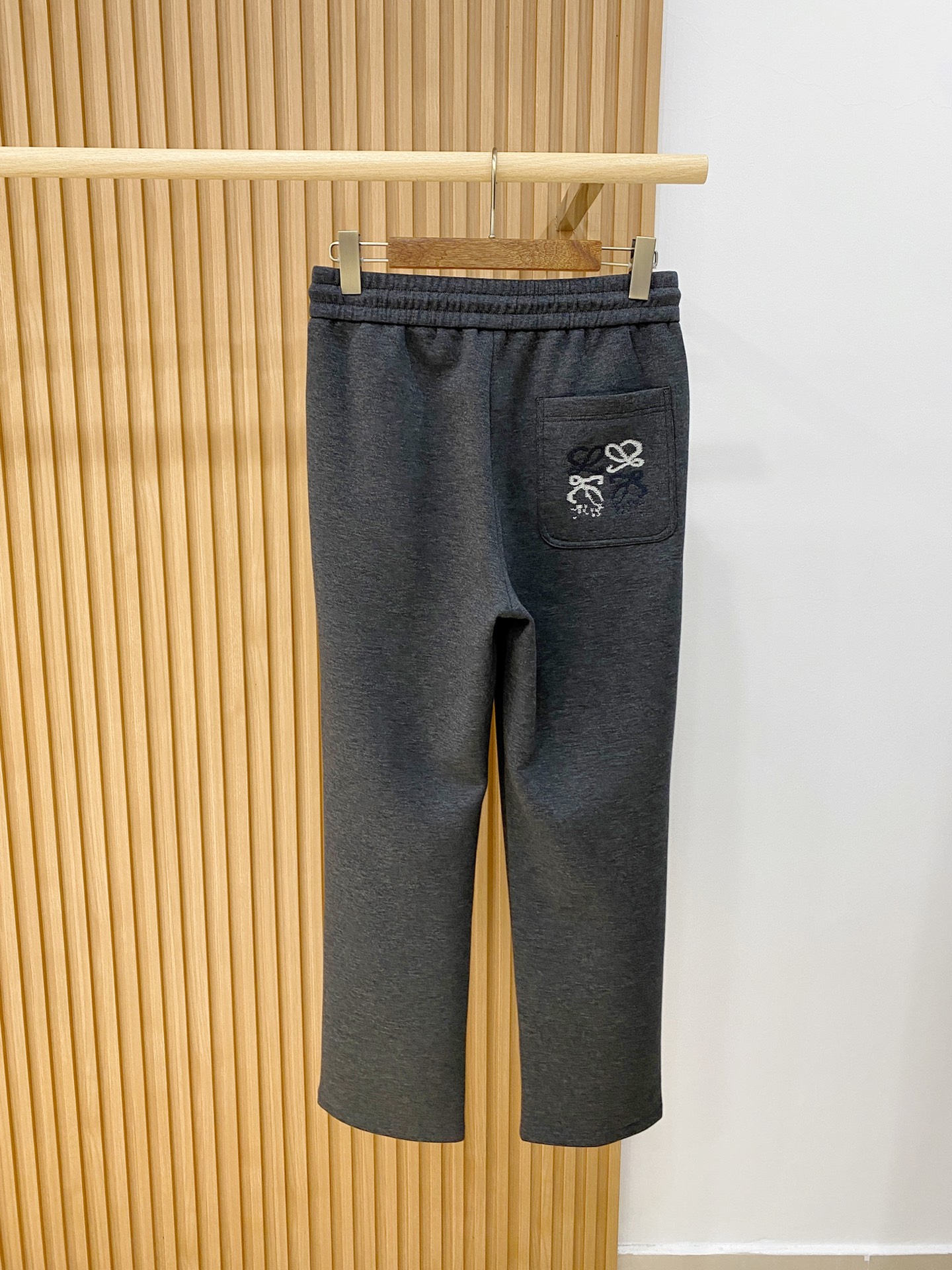 新品 P罗意威【新品】秋冬26ss休闲裤金典再次出现,原单订制高品质时尚休闲裤。超级百搭款。独家定制面料,挺阔有型,贴身 新品 P罗意威【新品】秋冬26ss休闲裤金典再次出现,原单订制高品质时尚休闲裤。超级百搭款。独家定制面料,挺阔有型,贴身