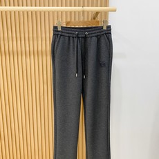 新品 P罗意威【新品】秋冬26ss休闲裤金典再次出现,原单订制高品质时尚休闲裤。超级百搭款。独家定制面料,挺阔有型,贴身 新品 P罗意威【新品】秋冬26ss休闲裤金典再次出现,原单订制高品质时尚休闲裤。超级百搭款。独家定制面料,挺阔有型,贴身