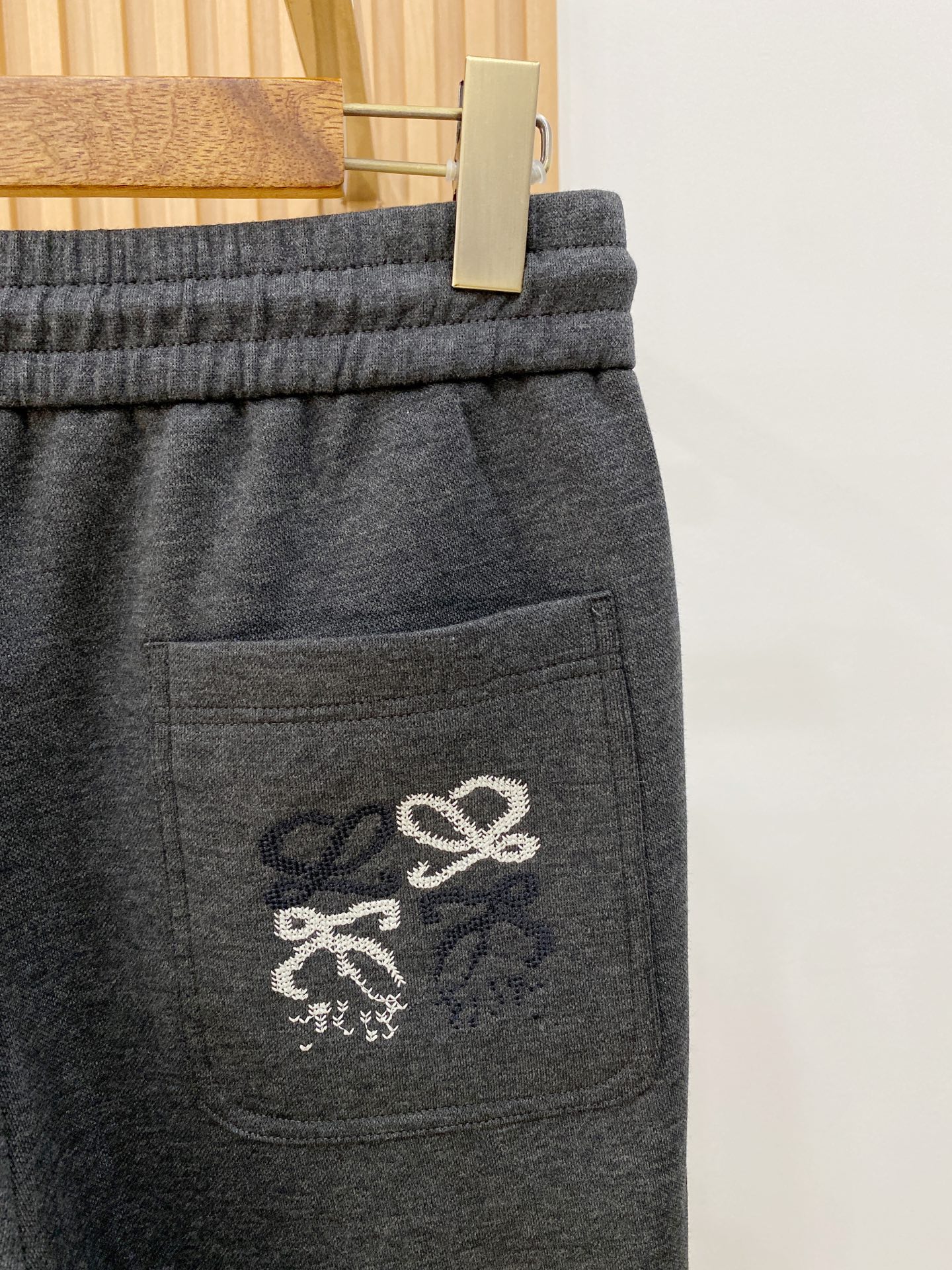 新品 P罗意威【新品】秋冬26ss休闲裤金典再次出现,原单订制高品质时尚休闲裤。超级百搭款。独家定制面料,挺阔有型,贴身 新品 P罗意威【新品】秋冬26ss休闲裤金典再次出现,原单订制高品质时尚休闲裤。超级百搭款。独家定制面料,挺阔有型,贴身