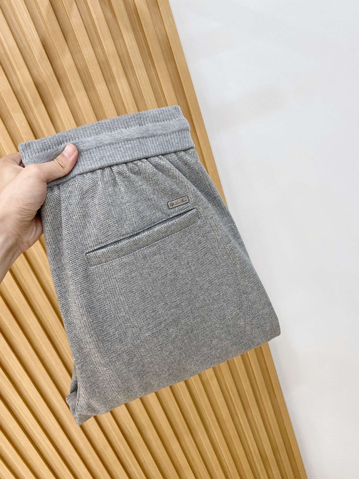 新品 PLoro Piana【新品】秋冬26ss休闲裤金典再次出现,原单订制高品质时尚休闲裤。超级百搭款。独家定制面料, 新品 PLoro Piana【新品】秋冬26ss休闲裤金典再次出现,原单订制高品质时尚休闲裤。超级百搭款。独家定制面料,