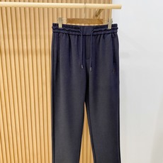 新品 P杰尼亚【新品】秋冬26ss休闲裤金典再次出现,原单订制高品质时尚休闲裤。超级百搭款。独家定制面料,挺阔有型,贴身 新品 P杰尼亚【新品】秋冬26ss休闲裤金典再次出现,原单订制高品质时尚休闲裤。超级百搭款。独家定制面料,挺阔有型,贴身