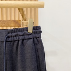 新品 P杰尼亚【新品】秋冬26ss休闲裤金典再次出现,原单订制高品质时尚休闲裤。超级百搭款。独家定制面料,挺阔有型,贴身 新品 P杰尼亚【新品】秋冬26ss休闲裤金典再次出现,原单订制高品质时尚休闲裤。超级百搭款。独家定制面料,挺阔有型,贴身