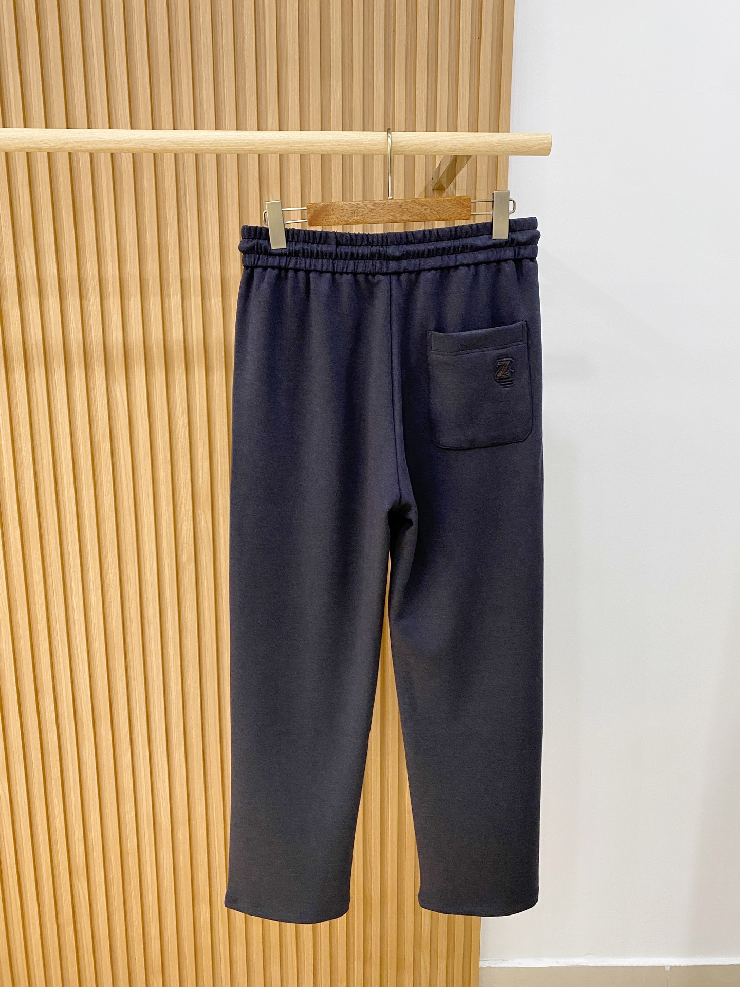 新品 P杰尼亚【新品】秋冬26ss休闲裤金典再次出现,原单订制高品质时尚休闲裤。超级百搭款。独家定制面料,挺阔有型,贴身 新品 P杰尼亚【新品】秋冬26ss休闲裤金典再次出现,原单订制高品质时尚休闲裤。超级百搭款。独家定制面料,挺阔有型,贴身