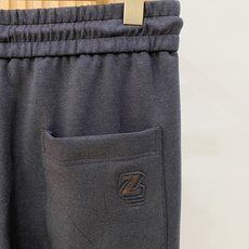 新品 P杰尼亚【新品】秋冬26ss休闲裤金典再次出现,原单订制高品质时尚休闲裤。超级百搭款。独家定制面料,挺阔有型,贴身 新品 P杰尼亚【新品】秋冬26ss休闲裤金典再次出现,原单订制高品质时尚休闲裤。超级百搭款。独家定制面料,挺阔有型,贴身