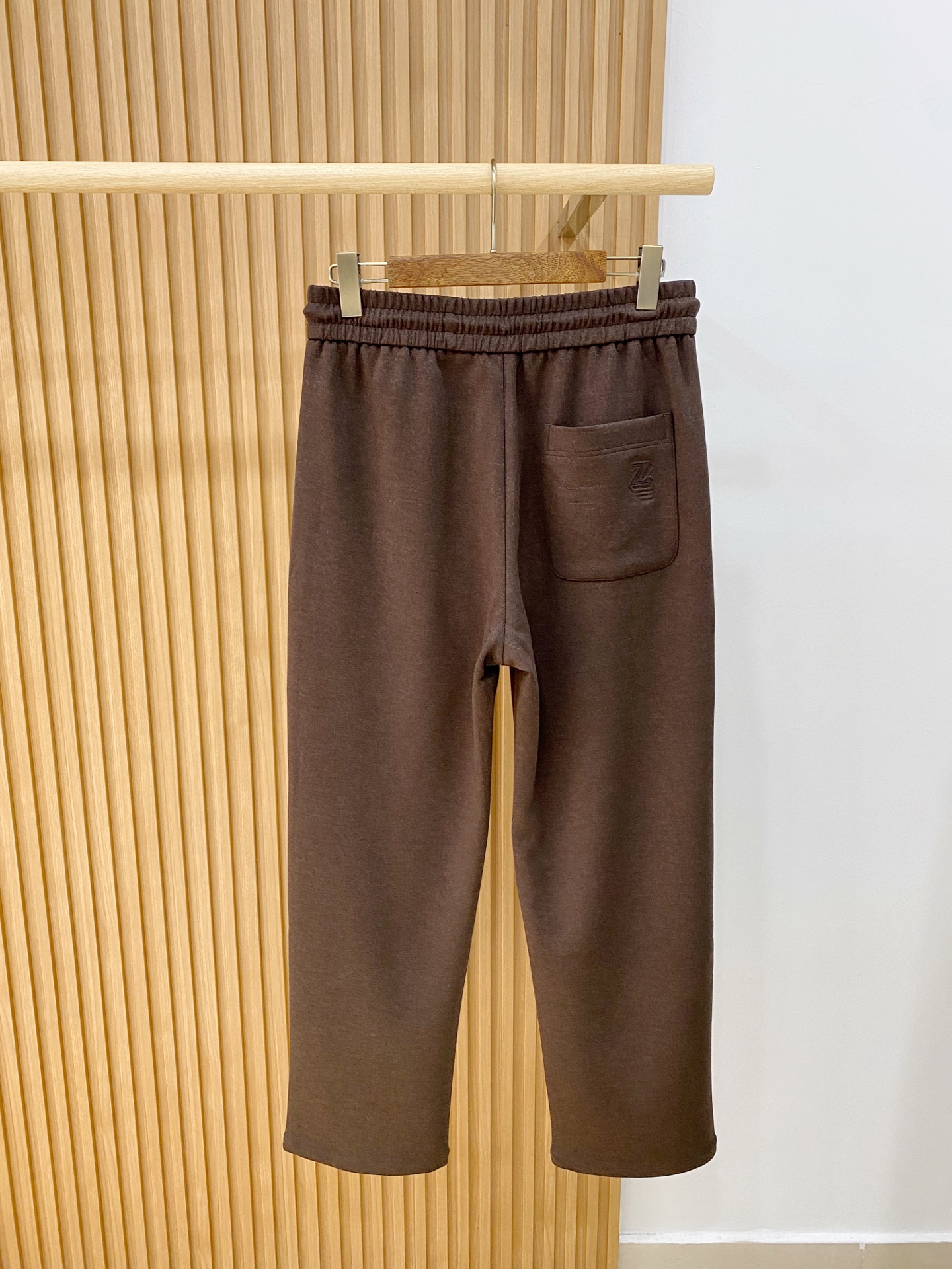 新品 P杰尼亚【新品】秋冬26ss休闲裤金典再次出现，原单订制高品质时尚休闲裤。超级百搭款。独家定制面料，挺阔有型，贴身