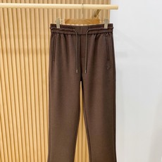 新品 P杰尼亚【新品】秋冬26ss休闲裤金典再次出现,原单订制高品质时尚休闲裤。超级百搭款。独家定制面料,挺阔有型,贴身 新品 P杰尼亚【新品】秋冬26ss休闲裤金典再次出现,原单订制高品质时尚休闲裤。超级百搭款。独家定制面料,挺阔有型,贴身