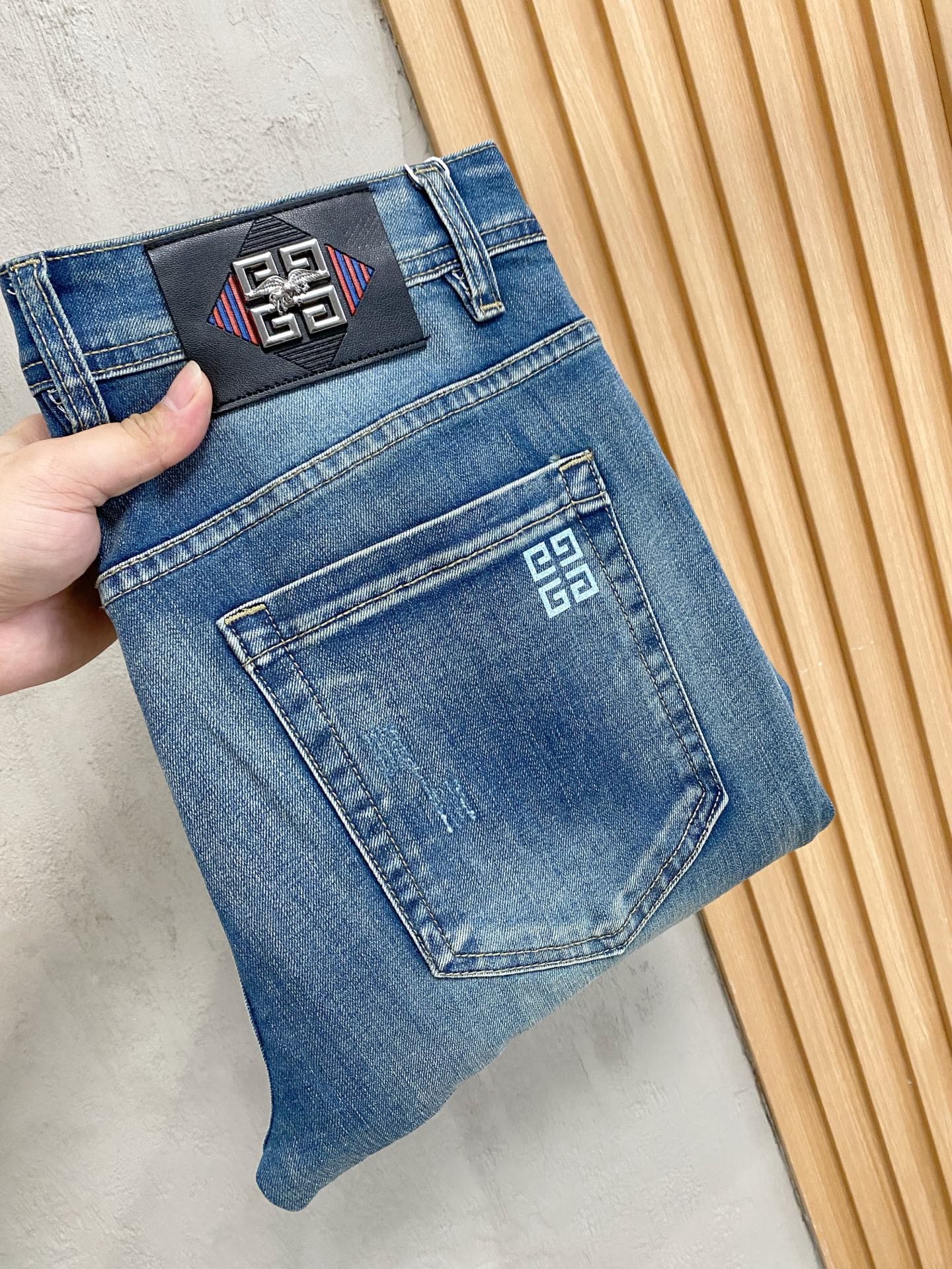 P纪梵希【新品】高端独家发售 26SS四季款超燃炸街系列之最牛仔裤 独家隆重推出 原版定制高端品质面料 定制五金版 P纪梵希【新品】高端独家发售 26SS四季款超燃炸街系列之最牛仔裤 独家隆重推出 原版定制高端品质面料 定制五金版