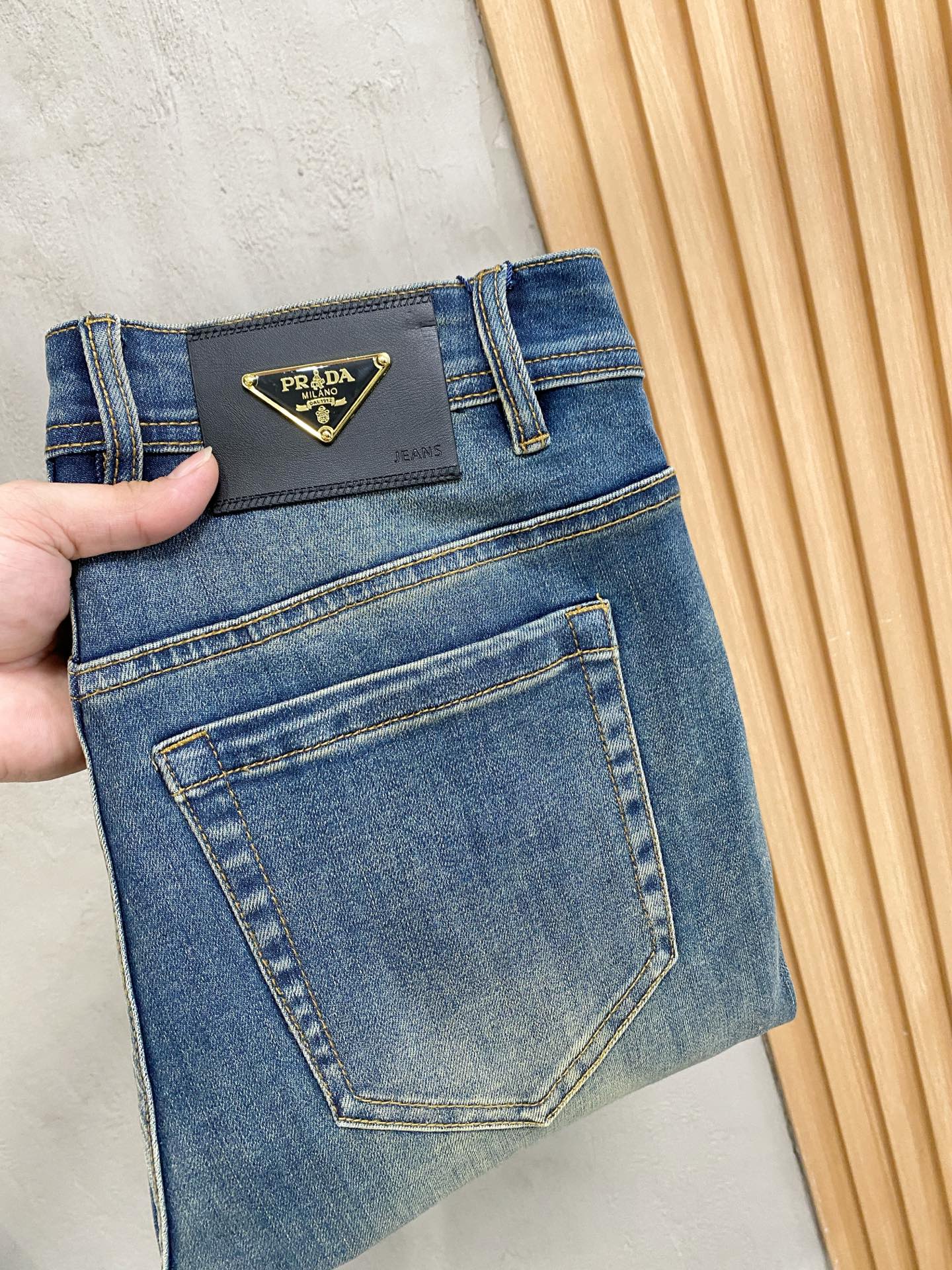 P普拉达【新品】高端独家发售 26SS四季款超燃炸街系列之最牛仔裤 独家隆重推出 原版定制高端品质面料 定制五金版 P普拉达【新品】高端独家发售 26SS四季款超燃炸街系列之最牛仔裤 独家隆重推出 原版定制高端品质面料 定制五金版
