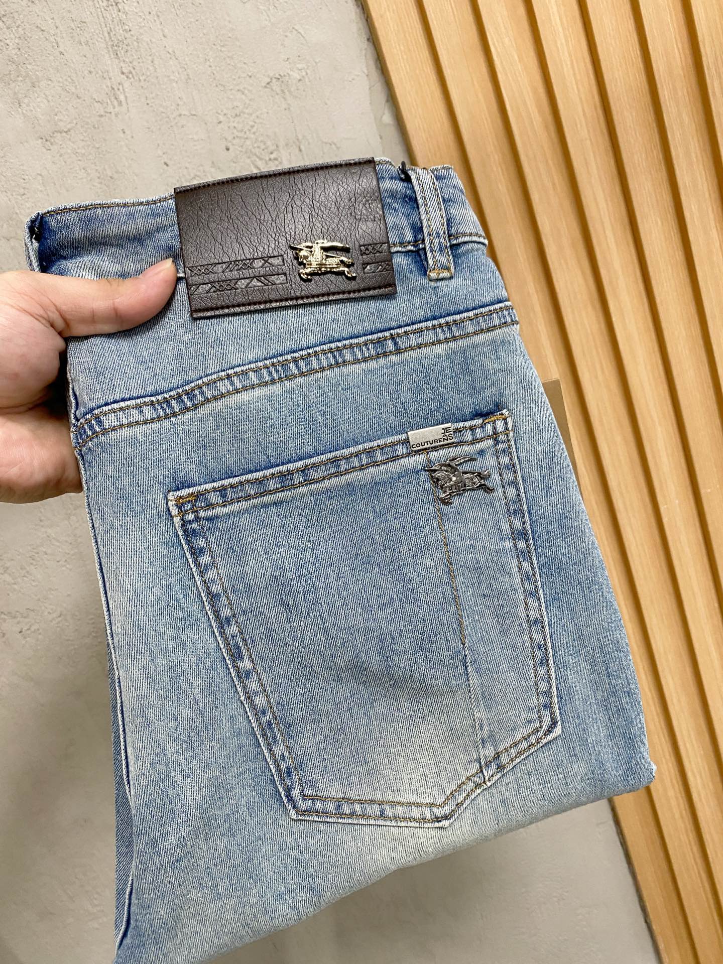 P巴宝莉【新品】高端独家发售 26SS四季款超燃炸街系列之最牛仔裤 独家隆重推出 原版定制高端品质面料 定制五金版 P巴宝莉【新品】高端独家发售 26SS四季款超燃炸街系列之最牛仔裤 独家隆重推出 原版定制高端品质面料 定制五金版