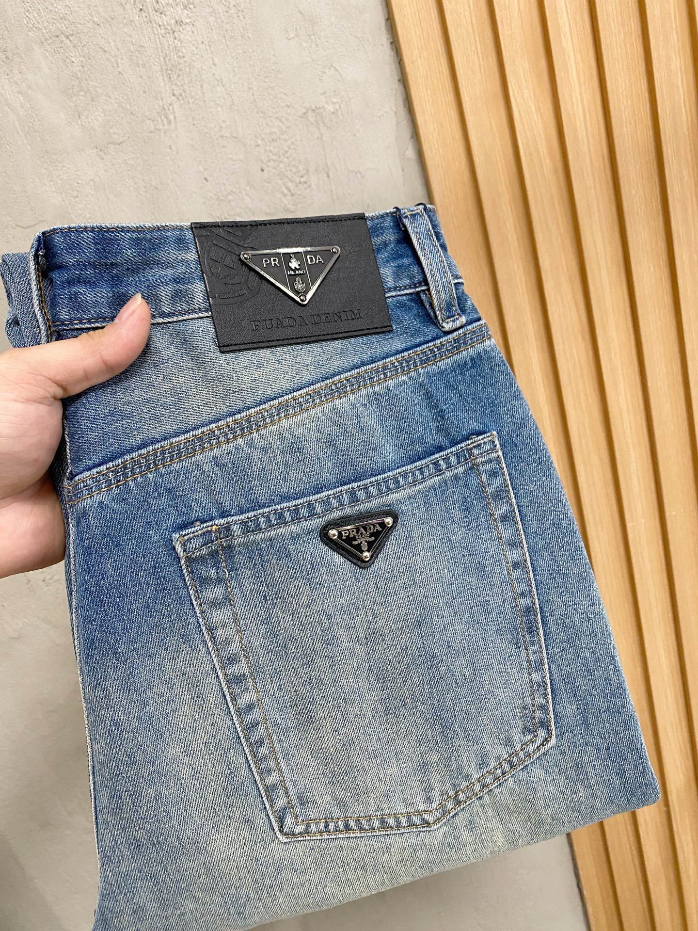 P普拉达【新品】高端独家发售 26SS四季款超燃炸街系列之最牛仔裤 独家隆重推出 原版定制高端品质面料 定制五金版 P普拉达【新品】高端独家发售 26SS四季款超燃炸街系列之最牛仔裤 独家隆重推出 原版定制高端品质面料 定制五金版