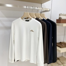 P Lss秋季【新品】新款贸易订单圆领长袖打底衫长袖T恤网红款!上身舒适透气,不僵硬,整体有着丰富的立体感,品质出口订单 P Lss秋季【新品】新款贸易订单圆领长袖打底衫长袖T恤网红款!上身舒适透气,不僵硬,整体有着丰富的立体感,品质出口订单