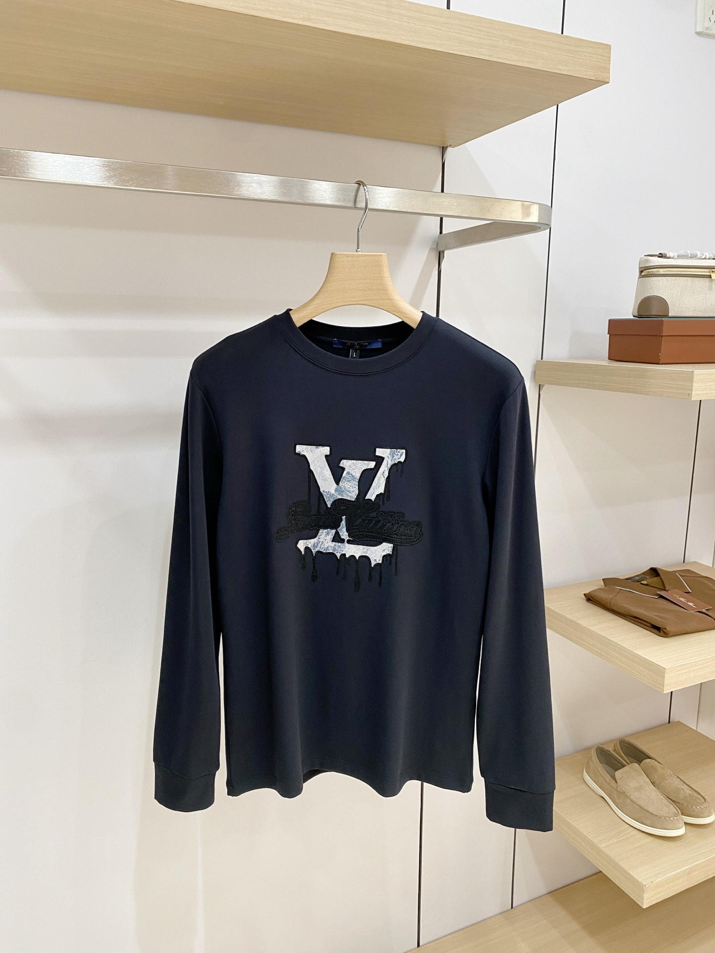 P LV26ss秋季【新品】新款贸易订单圆领长袖打底衫长袖T恤网红款！上身舒适透气，不僵硬，整体有着丰富的立体感，品质出