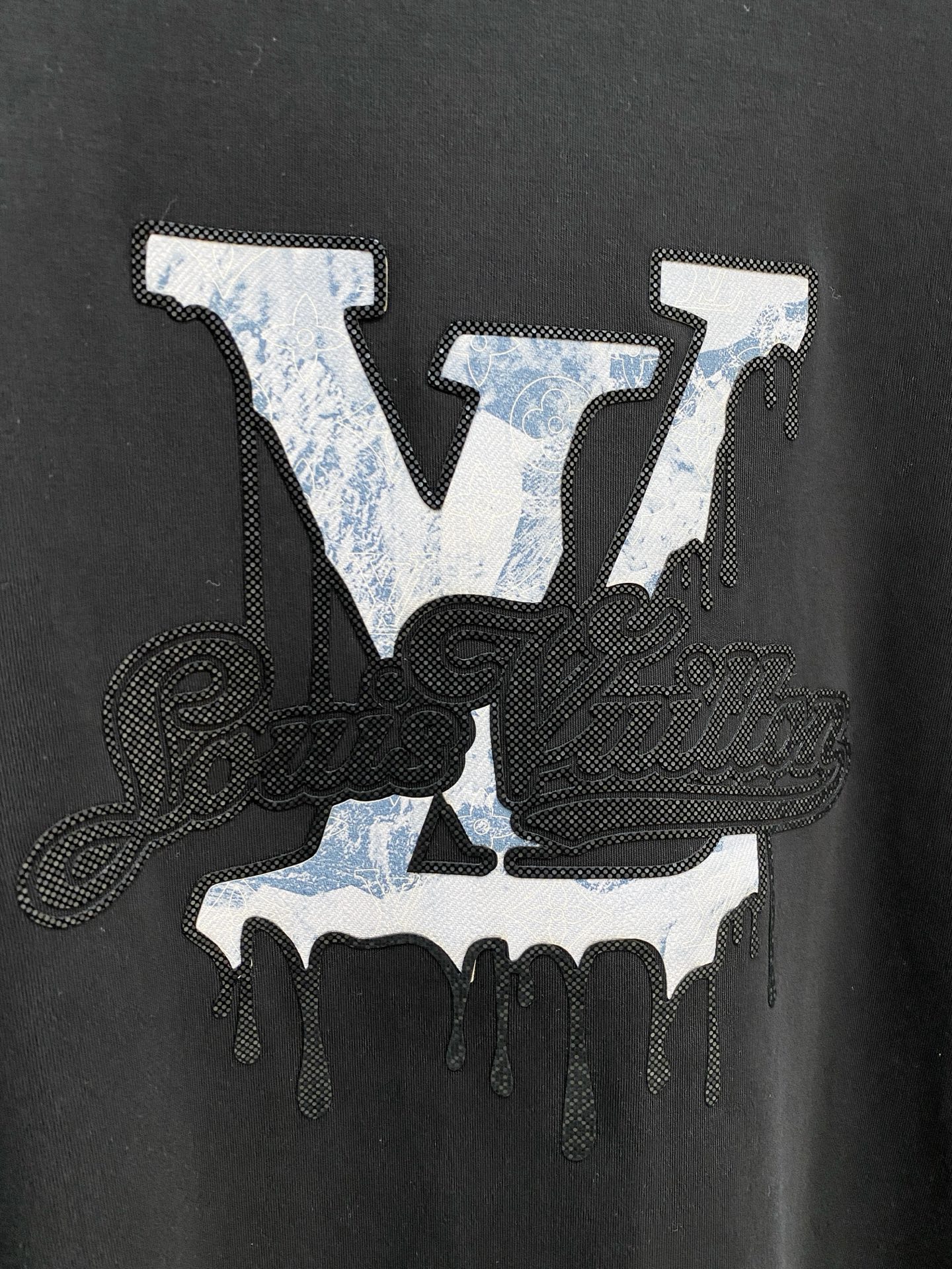 P LV26ss秋季【新品】新款贸易订单圆领长袖打底衫长袖T恤网红款！上身舒适透气，不僵硬，整体有着丰富的立体感，品质出