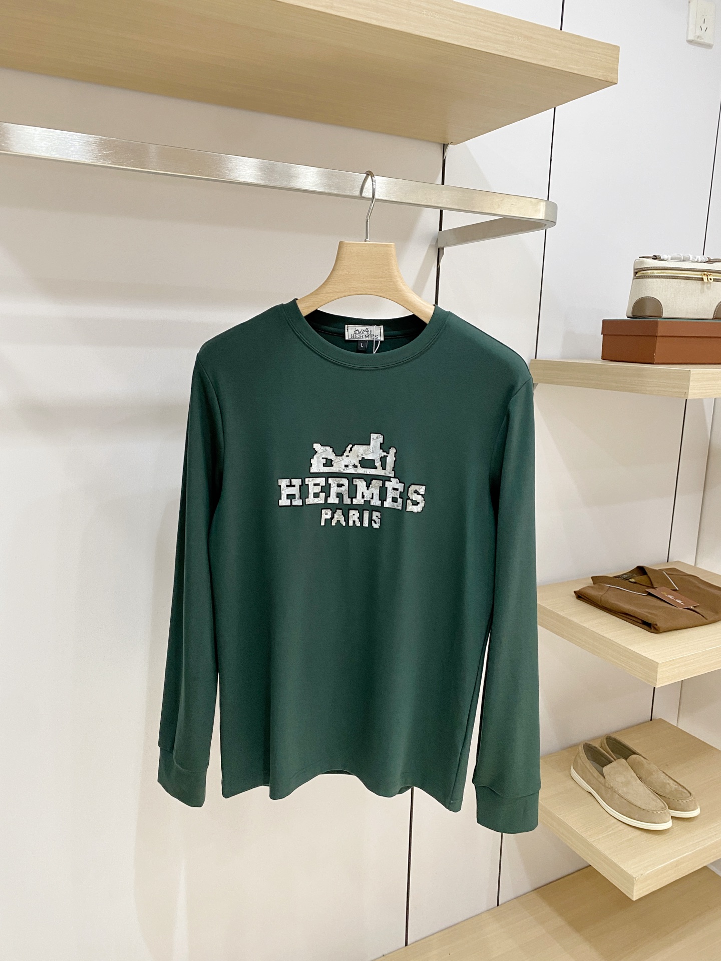 P 爱马仕26ss秋季【新品】新款贸易订单圆领长袖打底衫长袖T恤网红款！上身舒适透气，不僵硬，整体有着丰富的立体感，品质