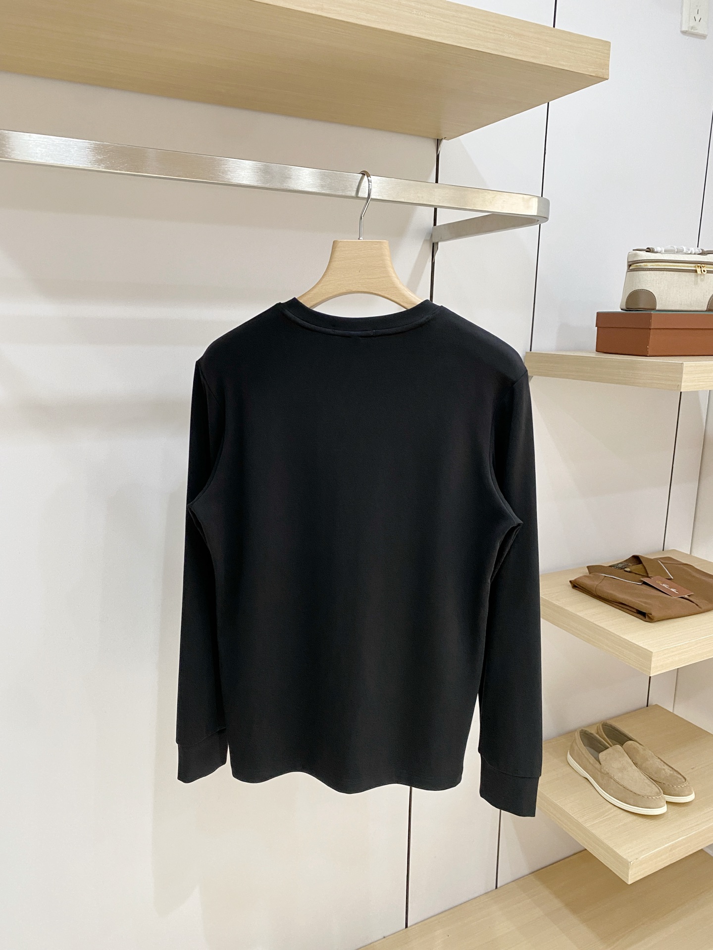 P 爱马仕26ss秋季【新品】新款贸易订单圆领长袖打底衫长袖T恤网红款！上身舒适透气，不僵硬，整体有着丰富的立体感，品质