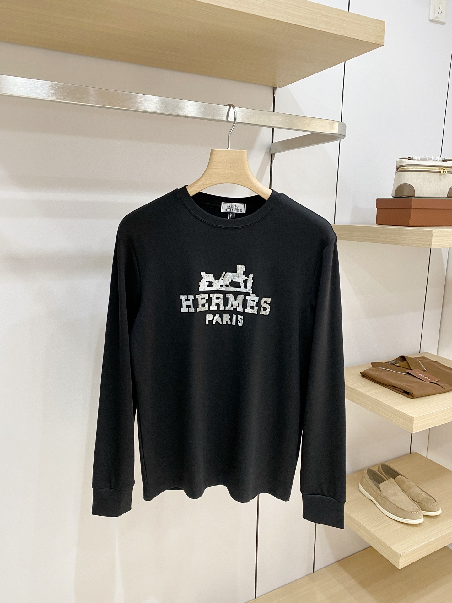 P 爱马仕26ss秋季【新品】新款贸易订单圆领长袖打底衫长袖T恤网红款！上身舒适透气，不僵硬，整体有着丰富的立体感，品质