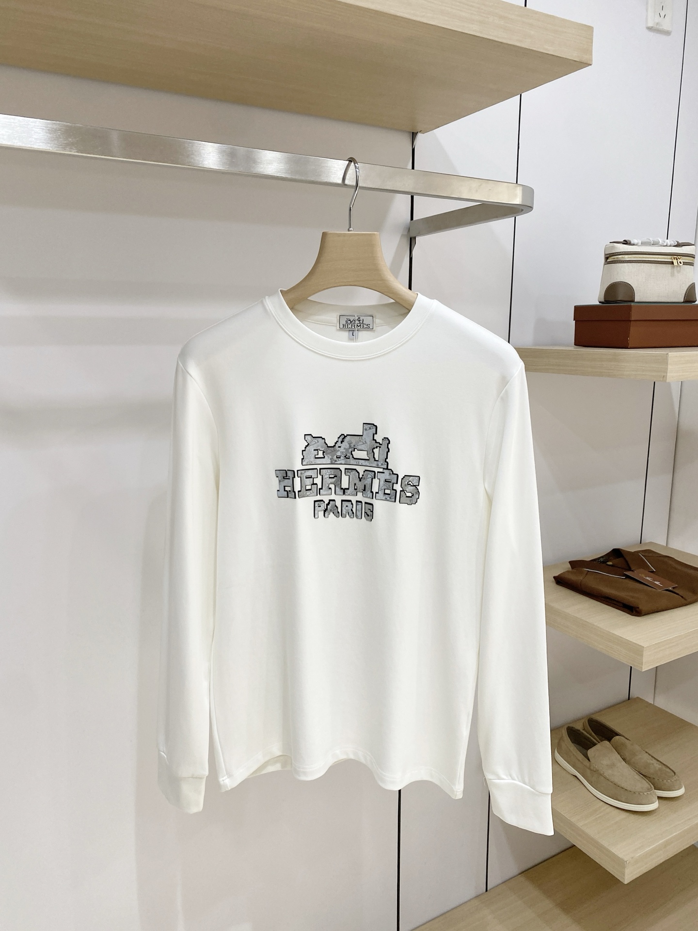 P 爱马仕26ss秋季【新品】新款贸易订单圆领长袖打底衫长袖T恤网红款！上身舒适透气，不僵硬，整体有着丰富的立体感，品质