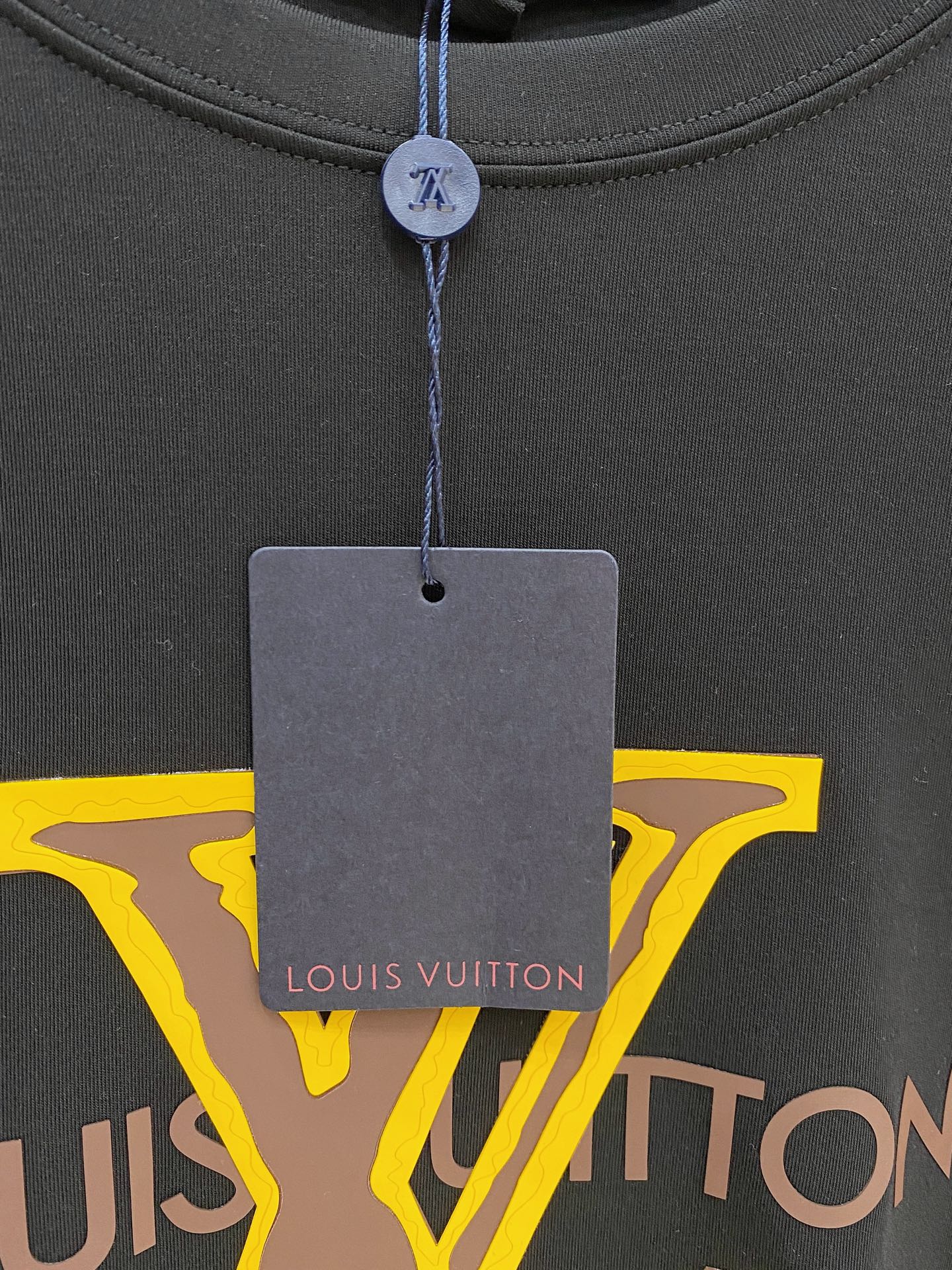 P LV26ss秋季【新品】新款贸易订单圆领长袖打底衫长袖T恤网红款!上身舒适透气,不僵硬,整体有着丰富的立体感,品质出 P LV26ss秋季【新品】新款贸易订单圆领长袖打底衫长袖T恤网红款!上身舒适透气,不僵硬,整体有着丰富的立体感,品质出