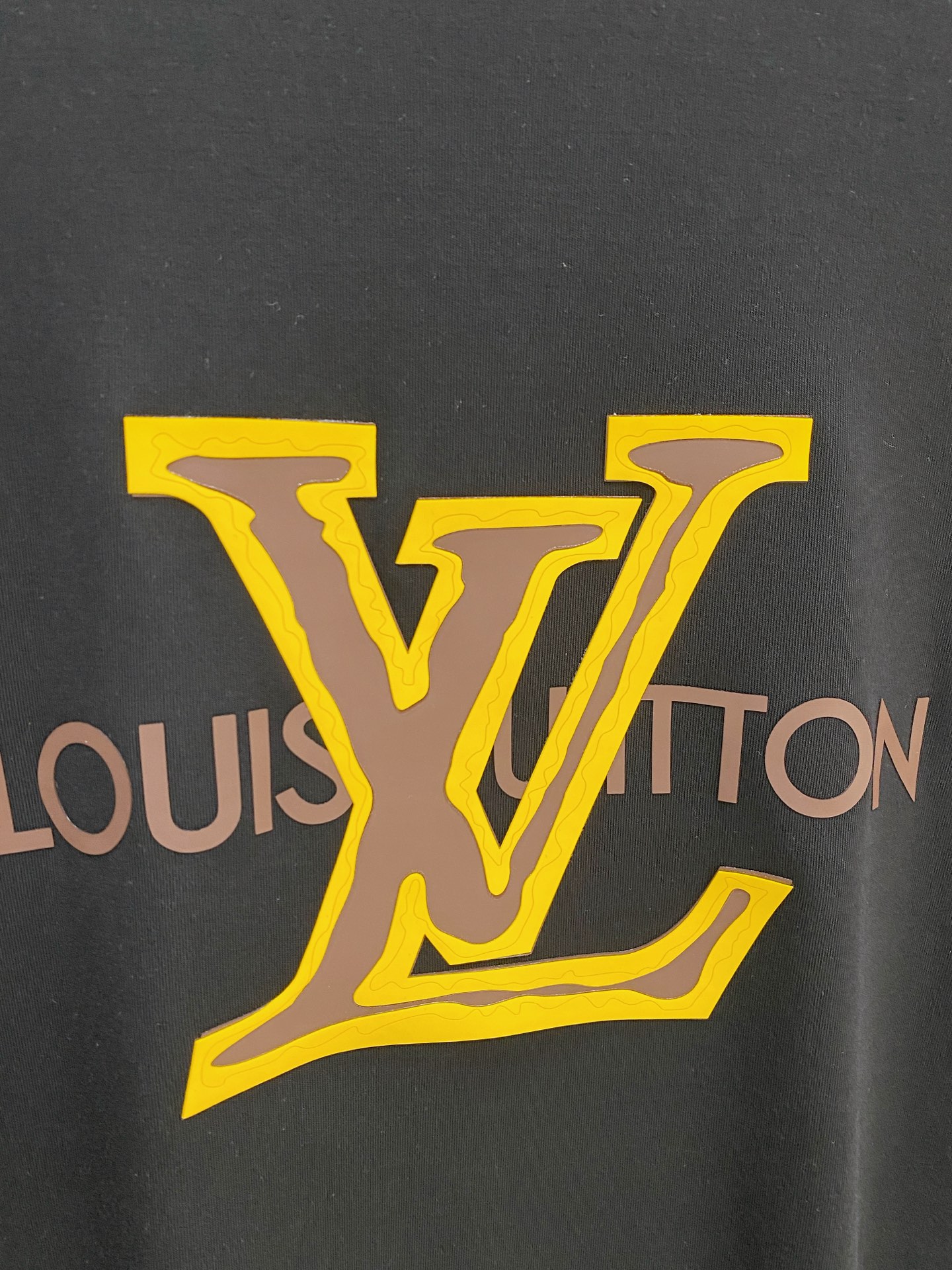 P LV26ss秋季【新品】新款贸易订单圆领长袖打底衫长袖T恤网红款!上身舒适透气,不僵硬,整体有着丰富的立体感,品质出 P LV26ss秋季【新品】新款贸易订单圆领长袖打底衫长袖T恤网红款!上身舒适透气,不僵硬,整体有着丰富的立体感,品质出