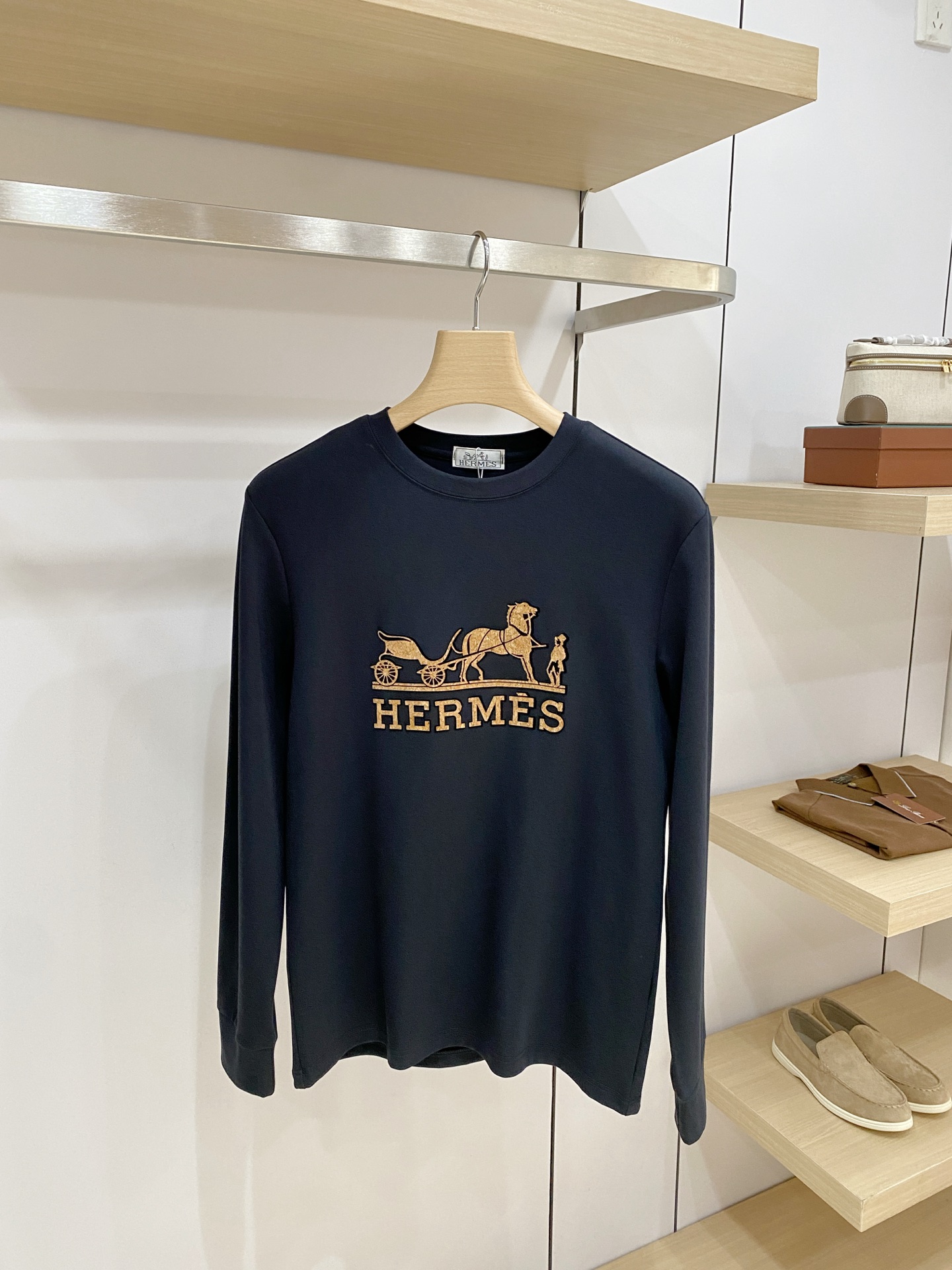 P 爱马仕26ss秋季【新品】新款贸易订单圆领长袖打底衫长袖T恤网红款！上身舒适透气，不僵硬，整体有着丰富的立体感，品质