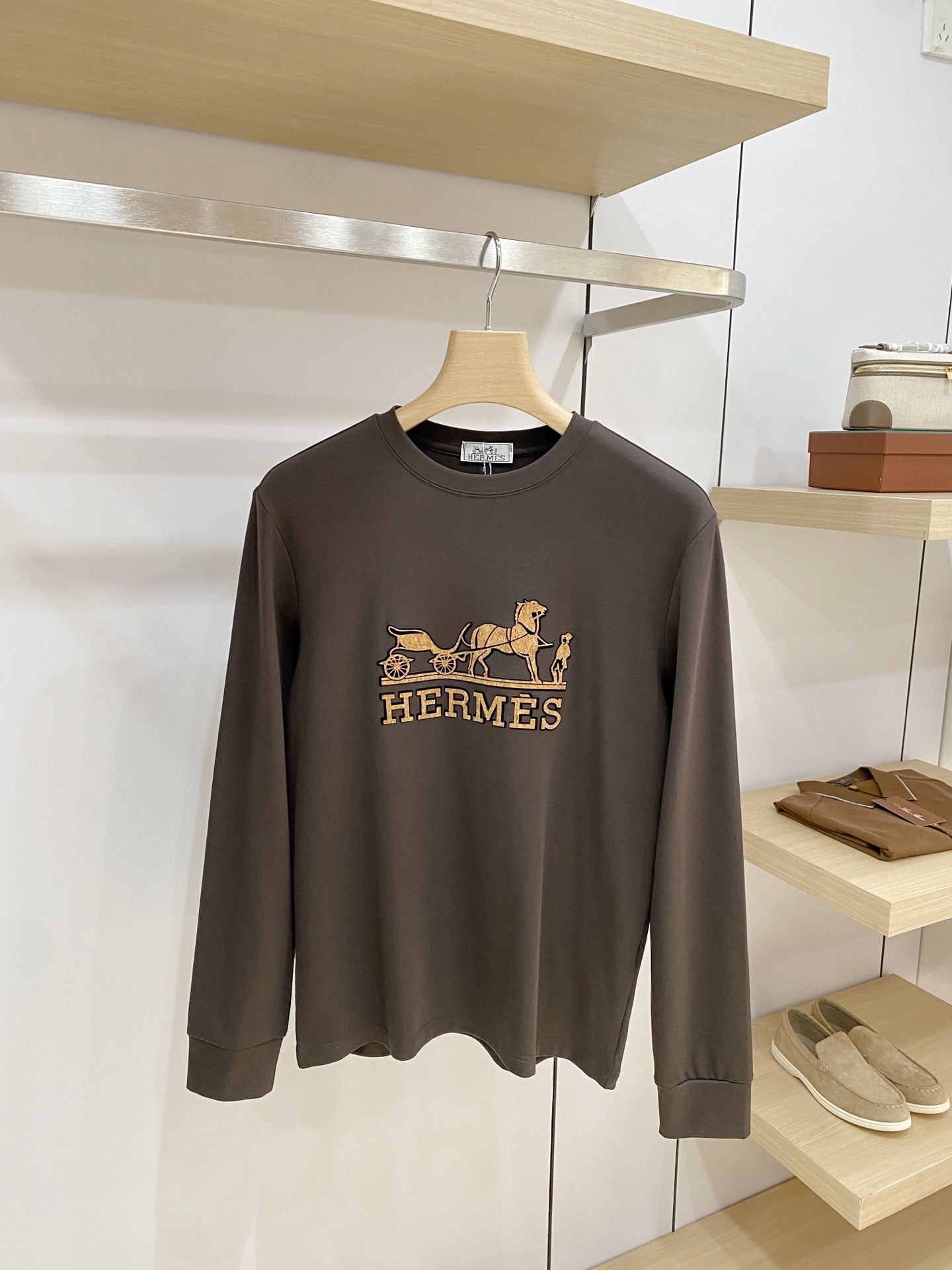 P 爱马仕26ss秋季【新品】新款贸易订单圆领长袖打底衫长袖T恤网红款！上身舒适透气，不僵硬，整体有着丰富的立体感，品质