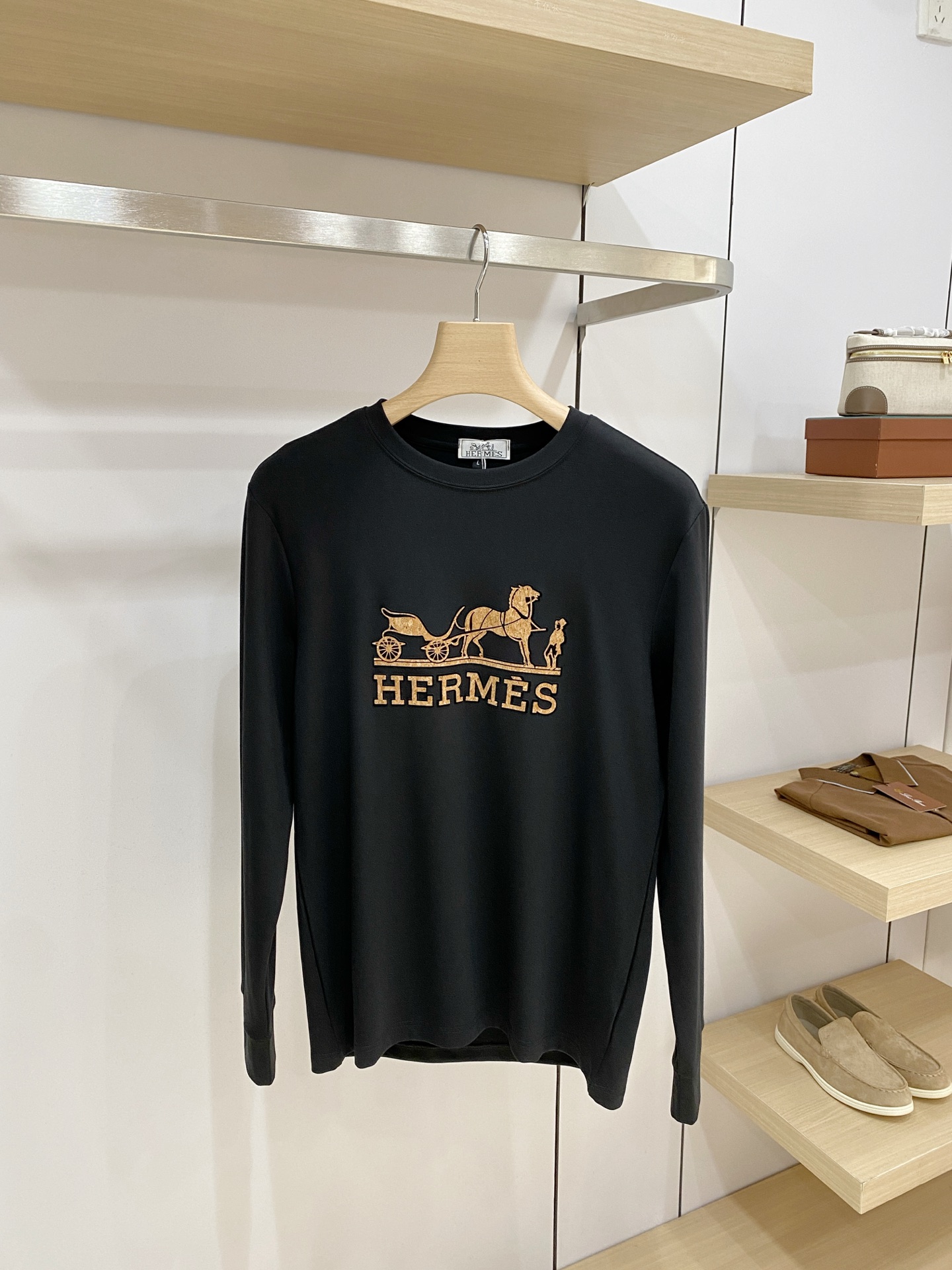 P 爱马仕26ss秋季【新品】新款贸易订单圆领长袖打底衫长袖T恤网红款！上身舒适透气，不僵硬，整体有着丰富的立体感，品质