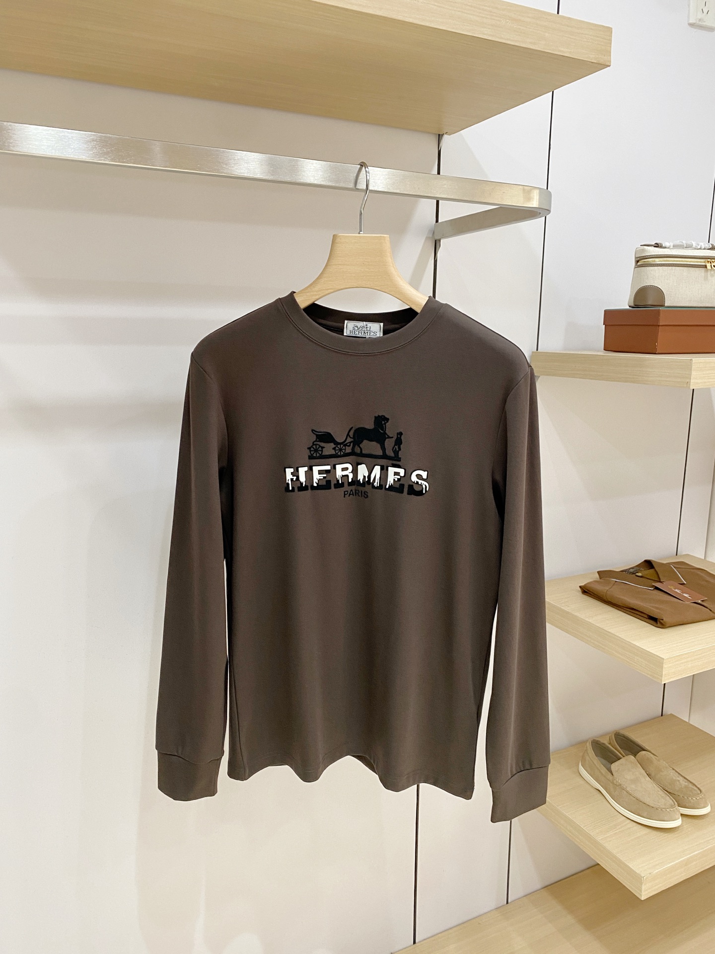 P 爱马仕26ss秋季【新品】新款贸易订单圆领长袖打底衫长袖T恤网红款！上身舒适透气，不僵硬，整体有着丰富的立体感，品质