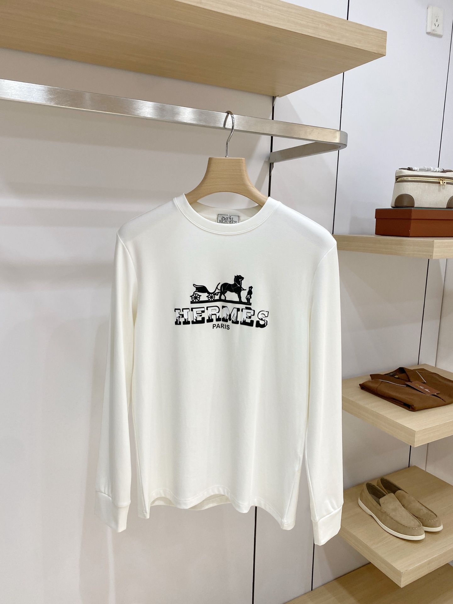 P 爱马仕26ss秋季【新品】新款贸易订单圆领长袖打底衫长袖T恤网红款！上身舒适透气，不僵硬，整体有着丰富的立体感，品质