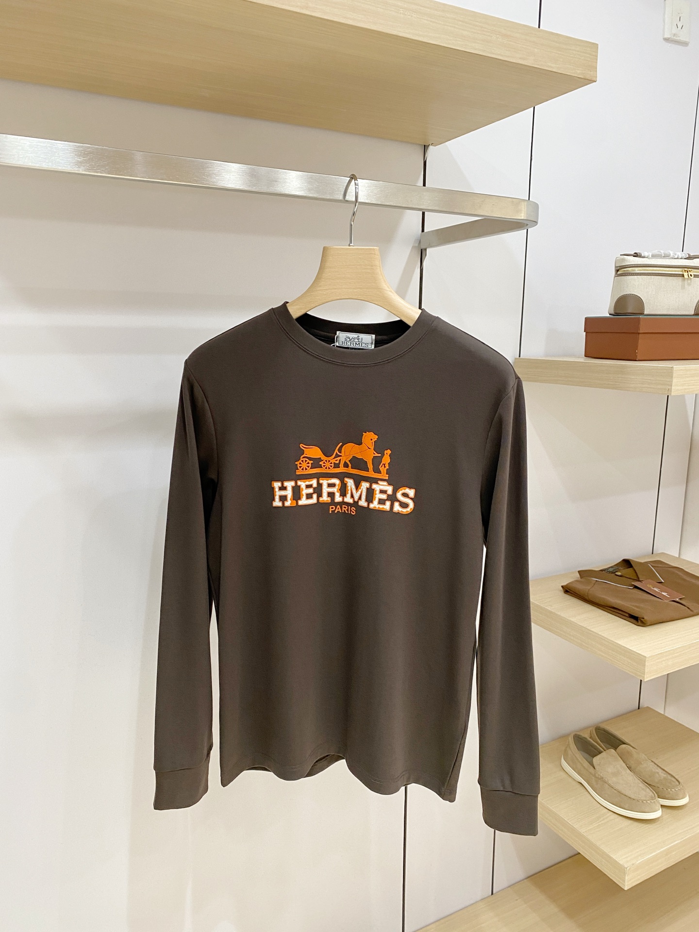 P 爱马仕26ss秋季【新品】新款贸易订单圆领长袖打底衫长袖T恤网红款！上身舒适透气，不僵硬，整体有着丰富的立体感，品质
