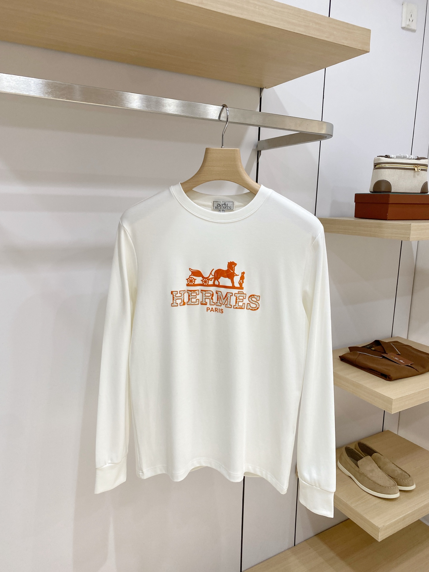 P 爱马仕26ss秋季【新品】新款贸易订单圆领长袖打底衫长袖T恤网红款！上身舒适透气，不僵硬，整体有着丰富的立体感，品质
