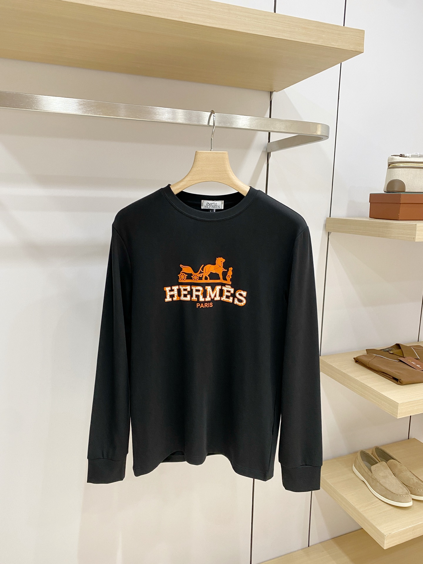 P 爱马仕26ss秋季【新品】新款贸易订单圆领长袖打底衫长袖T恤网红款！上身舒适透气，不僵硬，整体有着丰富的立体感，品质