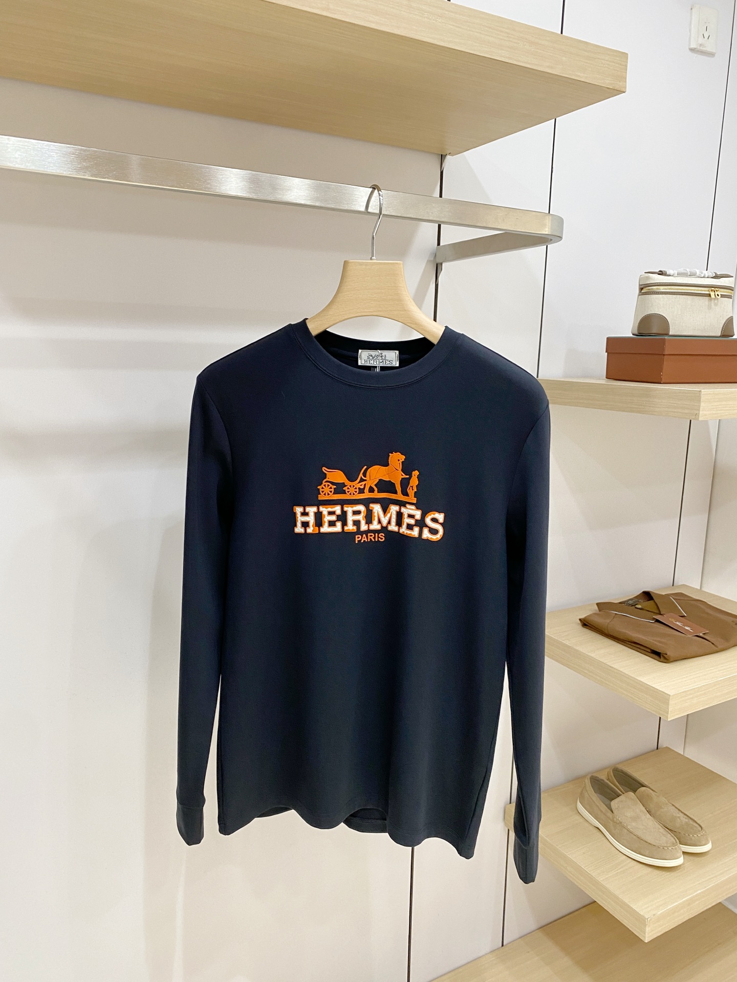 P 爱马仕26ss秋季【新品】新款贸易订单圆领长袖打底衫长袖T恤网红款！上身舒适透气，不僵硬，整体有着丰富的立体感，品质