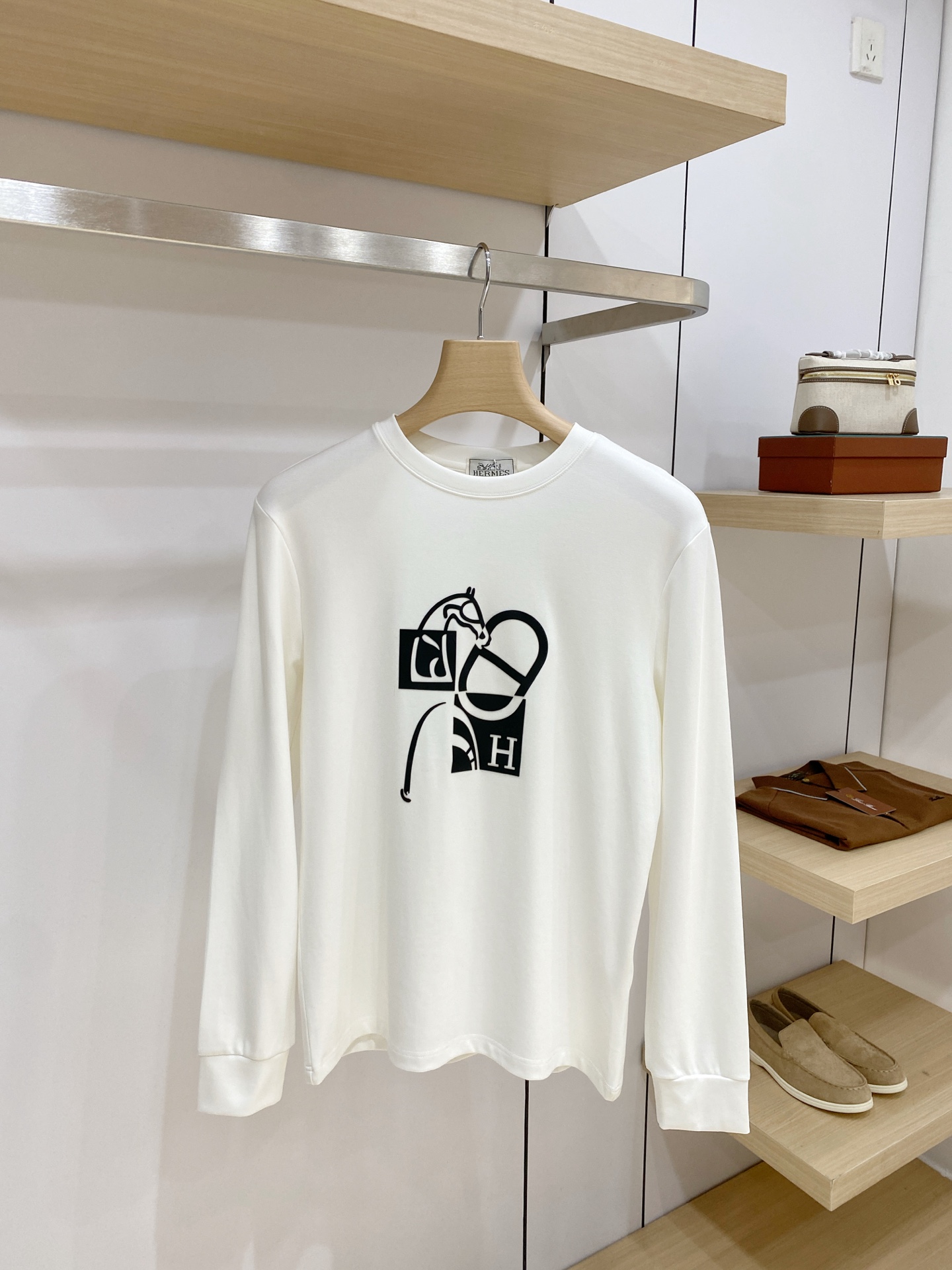 P 爱马仕26ss秋季【新品】新款贸易订单圆领长袖打底衫长袖T恤网红款！上身舒适透气，不僵硬，整体有着丰富的立体感，品质