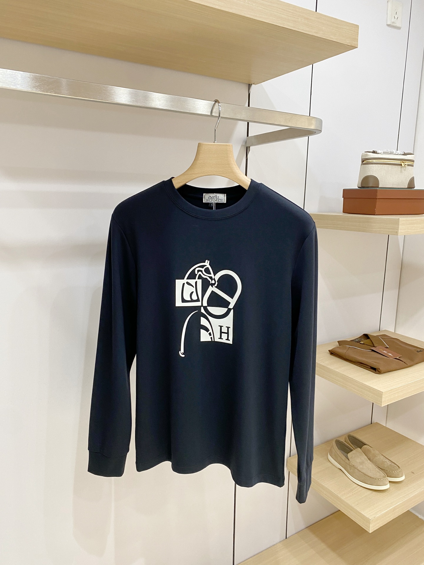 P 爱马仕26ss秋季【新品】新款贸易订单圆领长袖打底衫长袖T恤网红款！上身舒适透气，不僵硬，整体有着丰富的立体感，品质