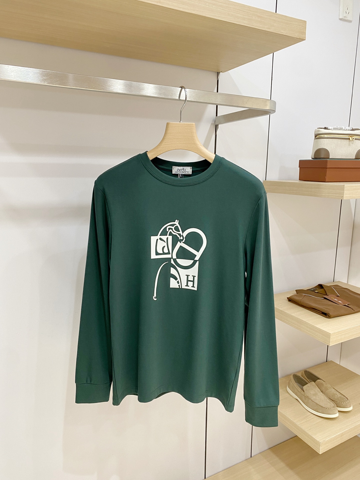 P 爱马仕26ss秋季【新品】新款贸易订单圆领长袖打底衫长袖T恤网红款！上身舒适透气，不僵硬，整体有着丰富的立体感，品质