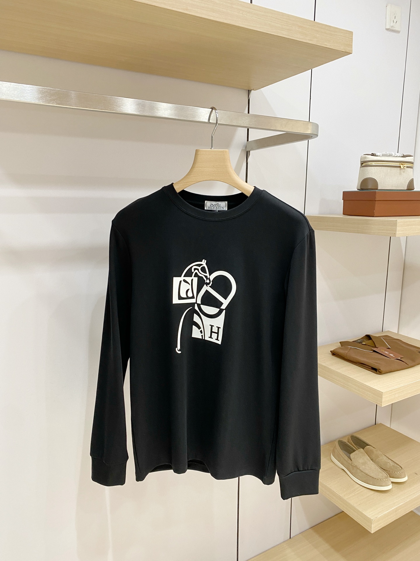 P 爱马仕26ss秋季【新品】新款贸易订单圆领长袖打底衫长袖T恤网红款！上身舒适透气，不僵硬，整体有着丰富的立体感，品质