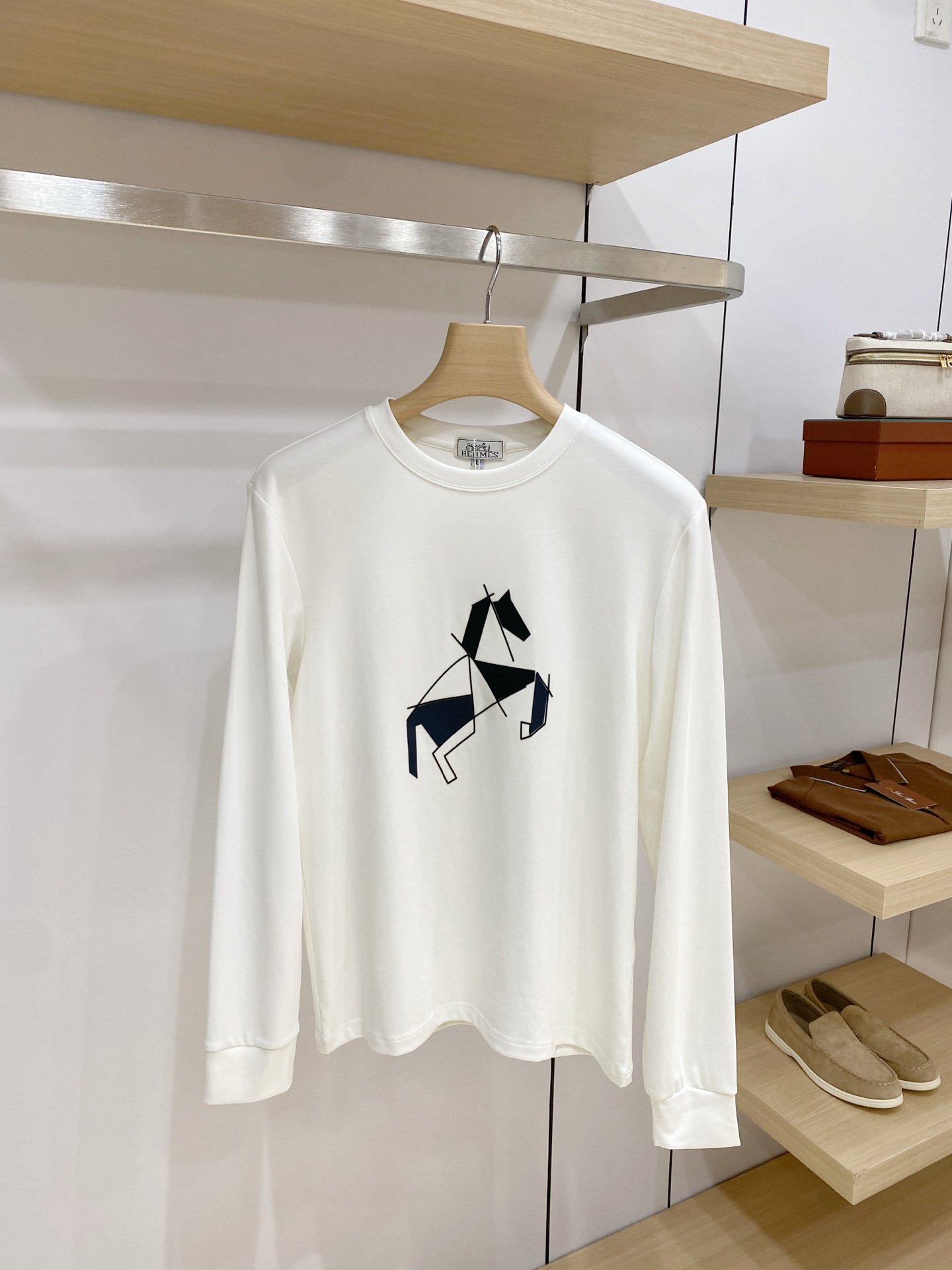 P 爱马仕26ss秋季【新品】新款贸易订单圆领长袖打底衫长袖T恤网红款！上身舒适透气，不僵硬，整体有着丰富的立体感，品质