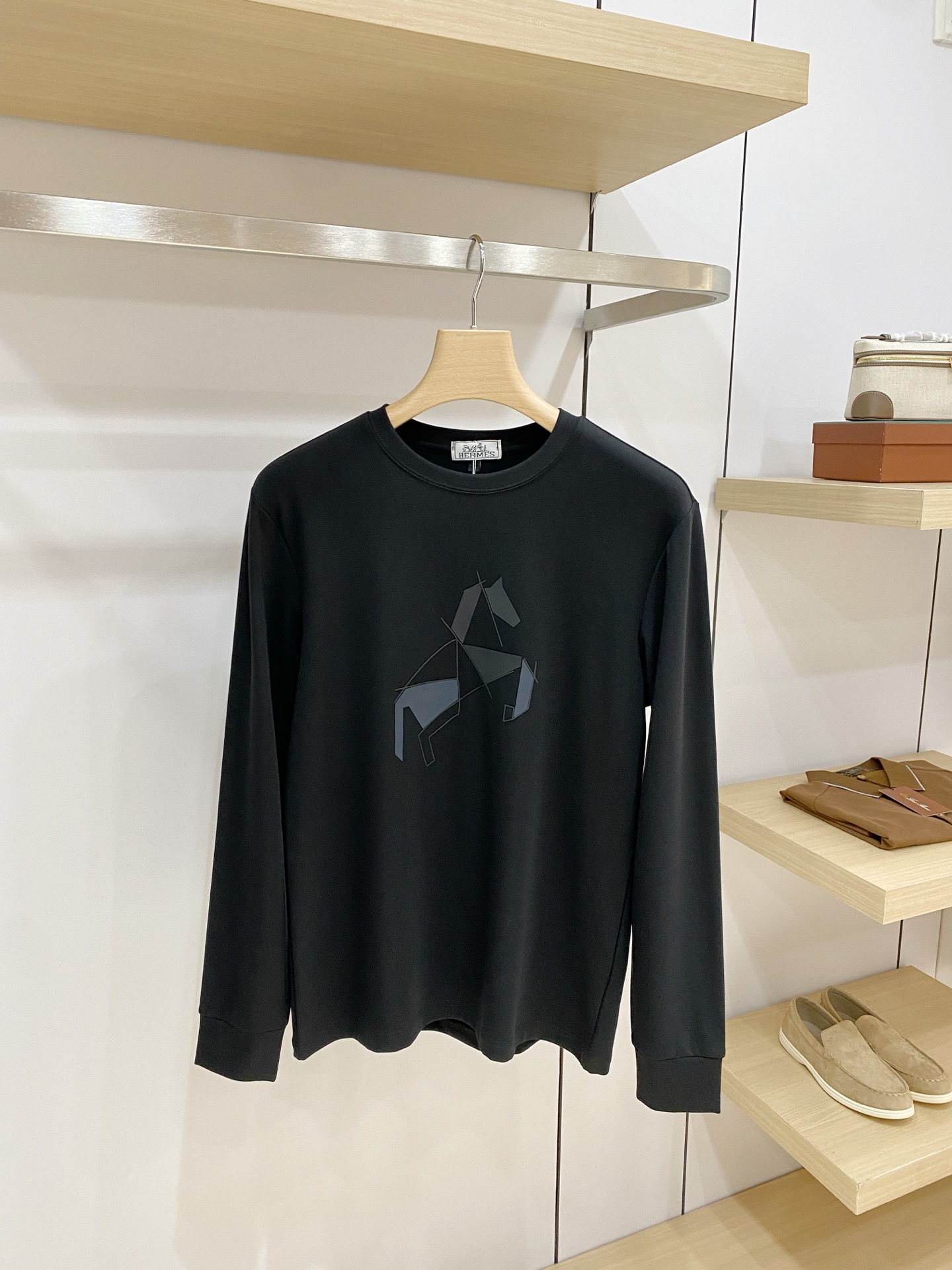 P 爱马仕26ss秋季【新品】新款贸易订单圆领长袖打底衫长袖T恤网红款！上身舒适透气，不僵硬，整体有着丰富的立体感，品质
