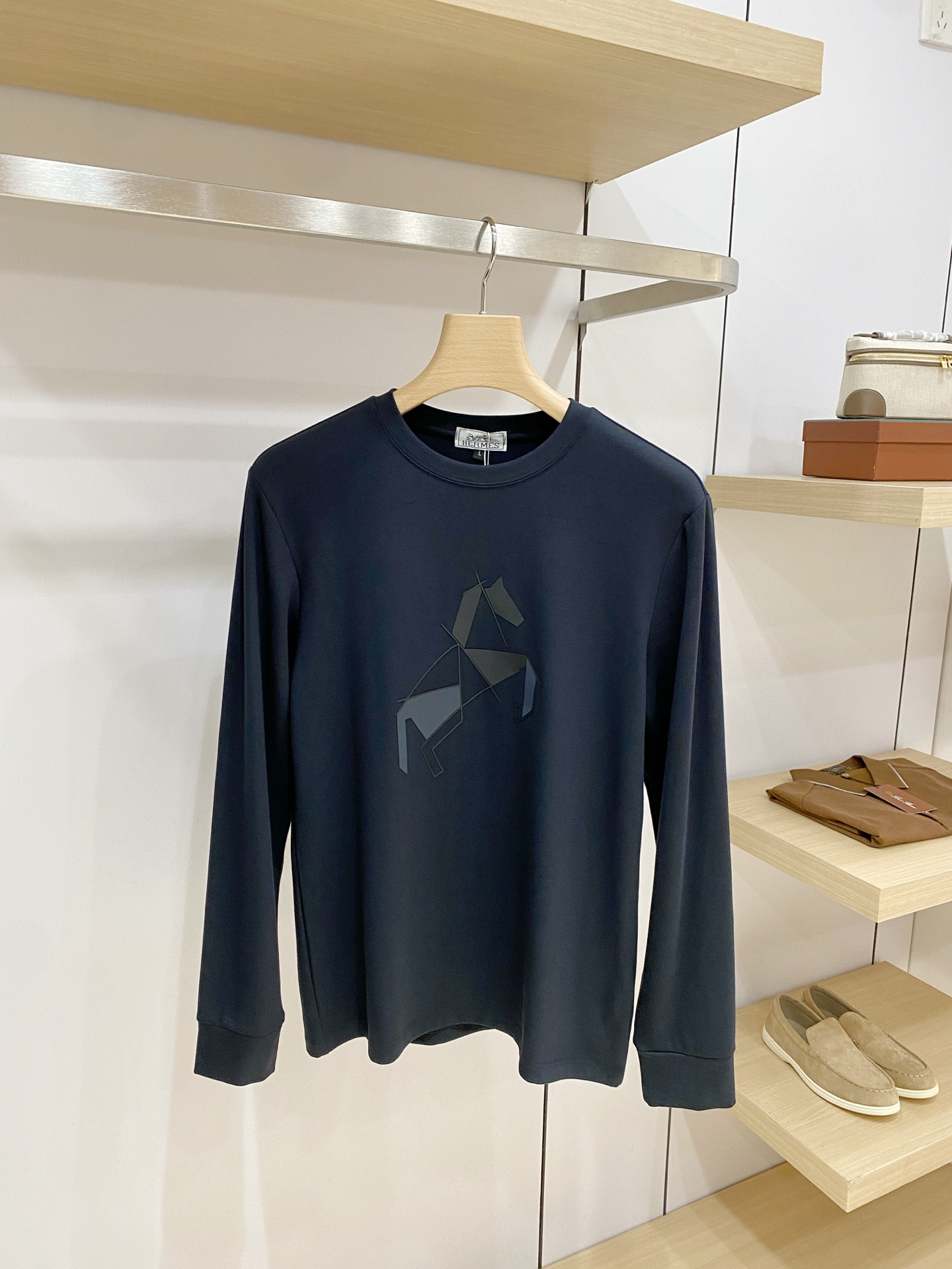 P 爱马仕26ss秋季【新品】新款贸易订单圆领长袖打底衫长袖T恤网红款！上身舒适透气，不僵硬，整体有着丰富的立体感，品质