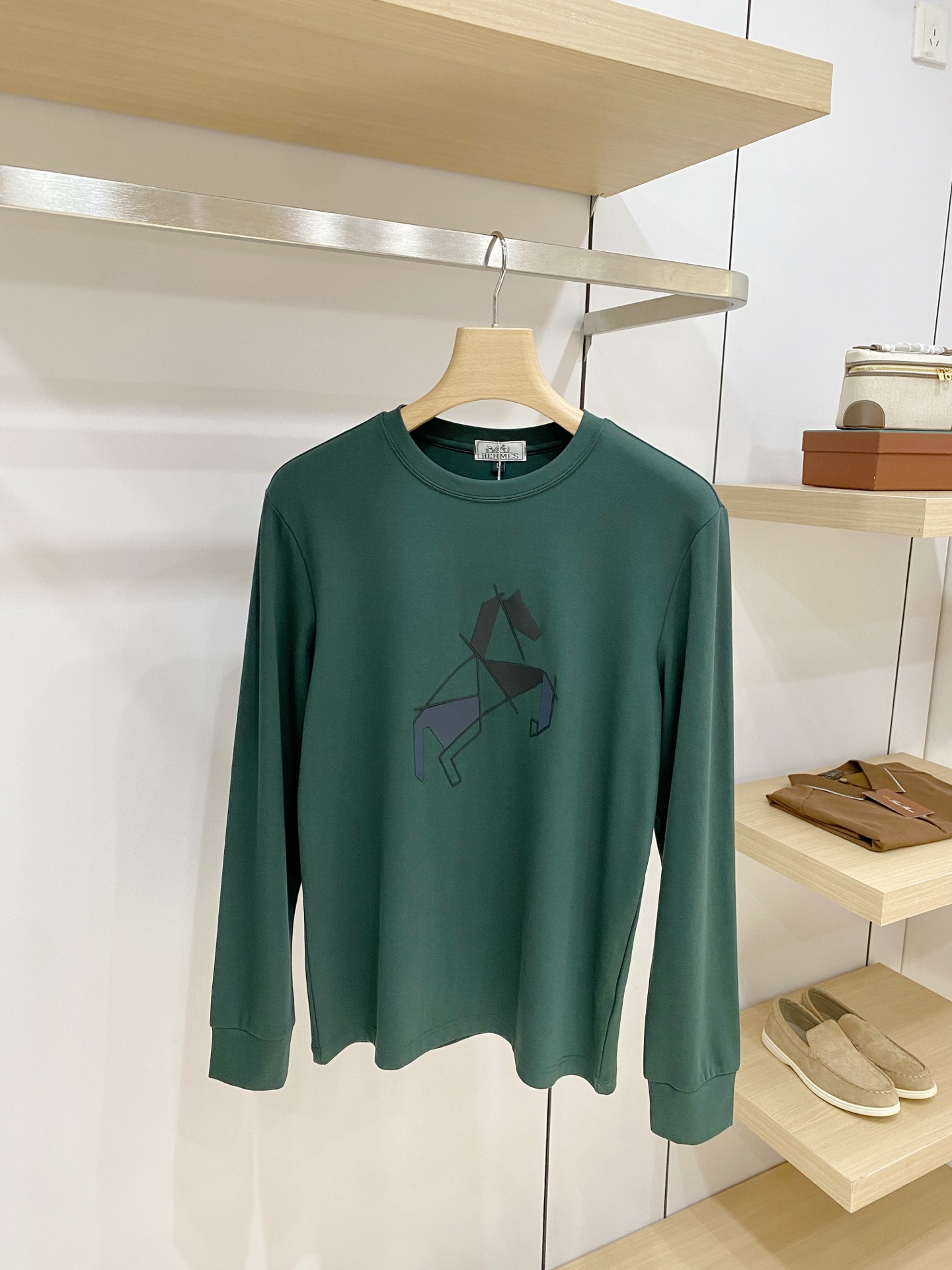 P 爱马仕26ss秋季【新品】新款贸易订单圆领长袖打底衫长袖T恤网红款！上身舒适透气，不僵硬，整体有着丰富的立体感，品质
