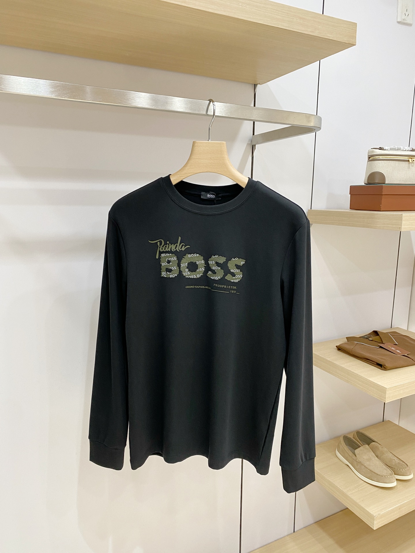 P Boss26ss秋季【新品】新款贸易订单圆领长袖打底衫长袖T恤网红款！上身舒适透气，不僵硬，整体有着丰富的立体感，品