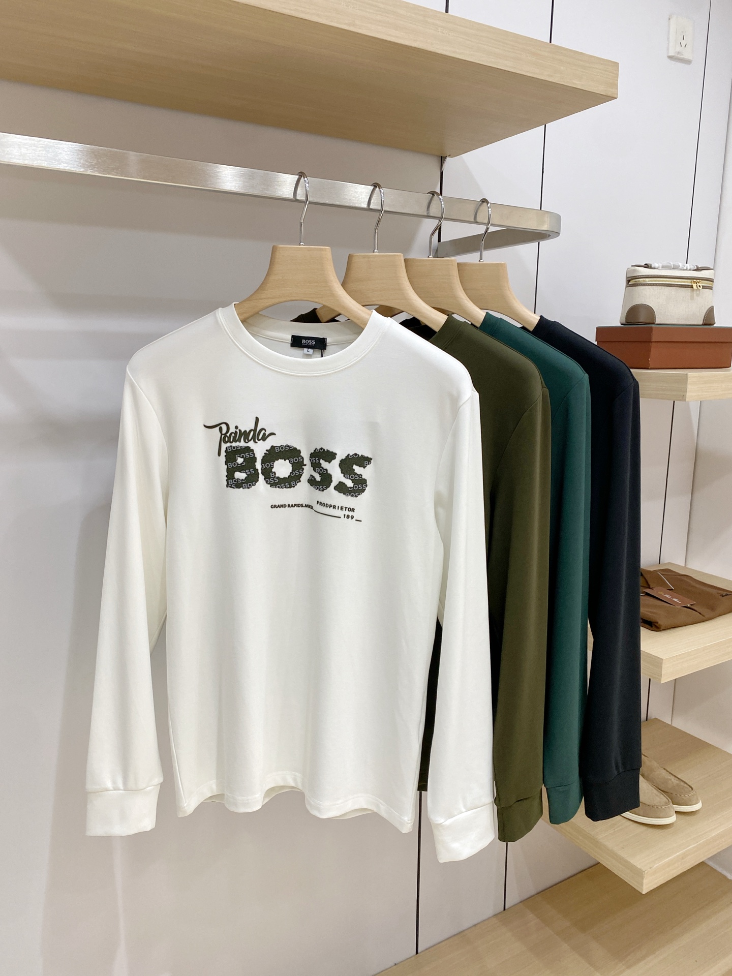 P Boss26ss秋季【新品】新款贸易订单圆领长袖打底衫长袖T恤网红款!上身舒适透气,不僵硬,整体有着丰富的立体感,品 P Boss26ss秋季【新品】新款贸易订单圆领长袖打底衫长袖T恤网红款!上身舒适透气,不僵硬,整体有着丰富的立体感,品