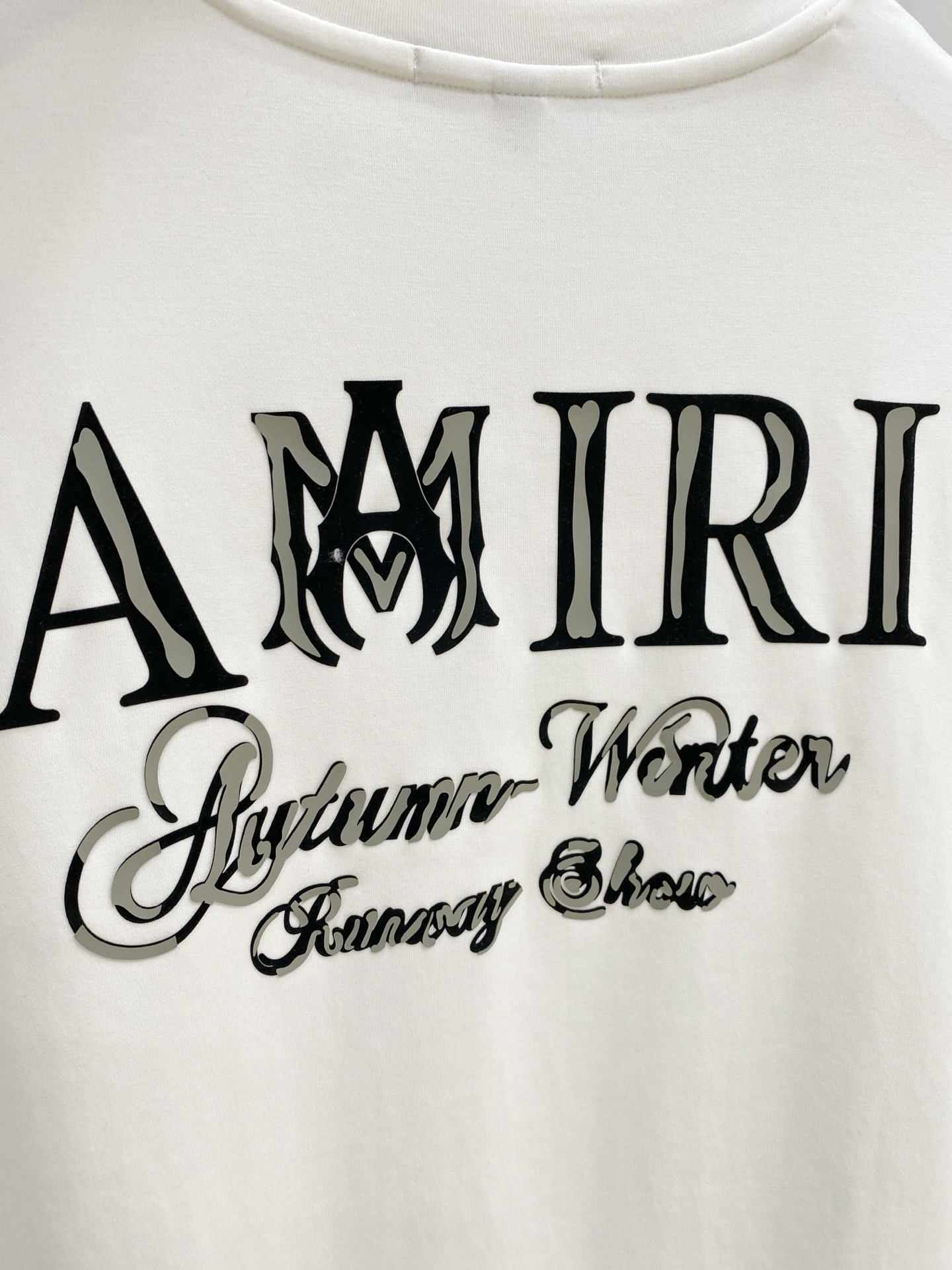 PAMIRI26ss秋季【新品】新款贸易订单圆领长袖打底衫长袖T恤网红款！上身舒适透气，不僵硬，整体有着丰富的立体感，品