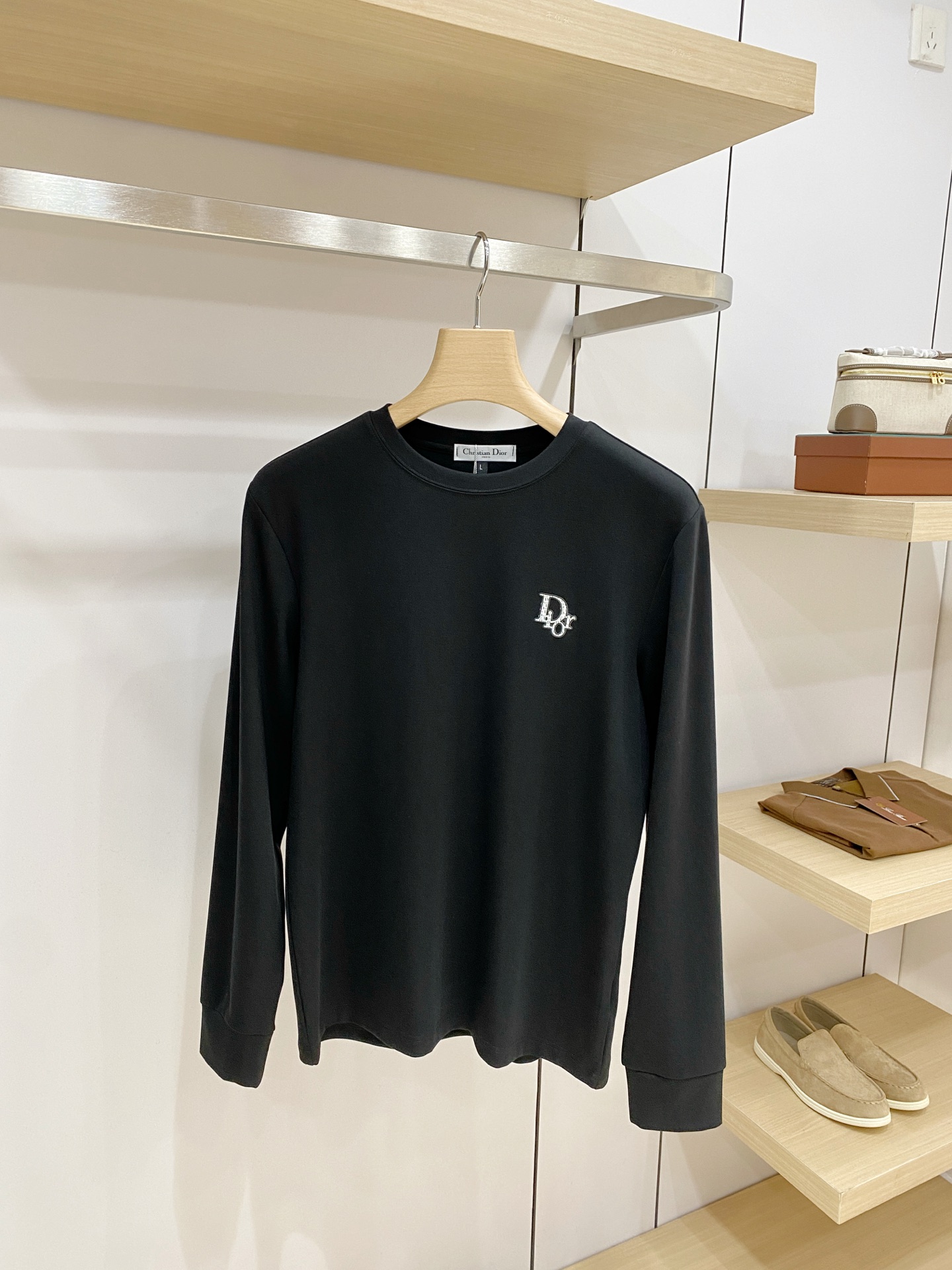 P 迪奥26ss秋季【新品】新款贸易订单圆领长袖打底衫长袖T恤网红款！上身舒适透气，不僵硬，整体有着丰富的立体感，品质出