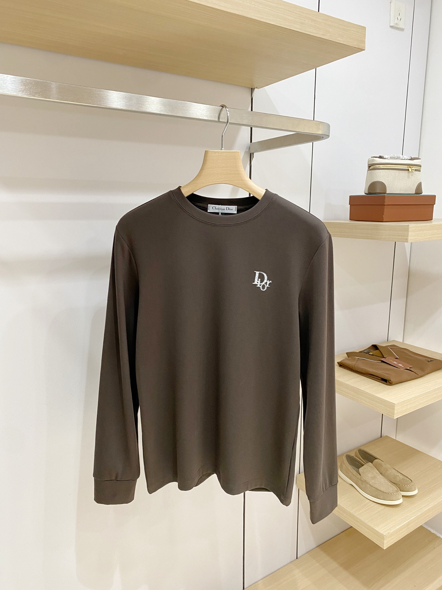 P 迪奥26ss秋季【新品】新款贸易订单圆领长袖打底衫长袖T恤网红款！上身舒适透气，不僵硬，整体有着丰富的立体感，品质出